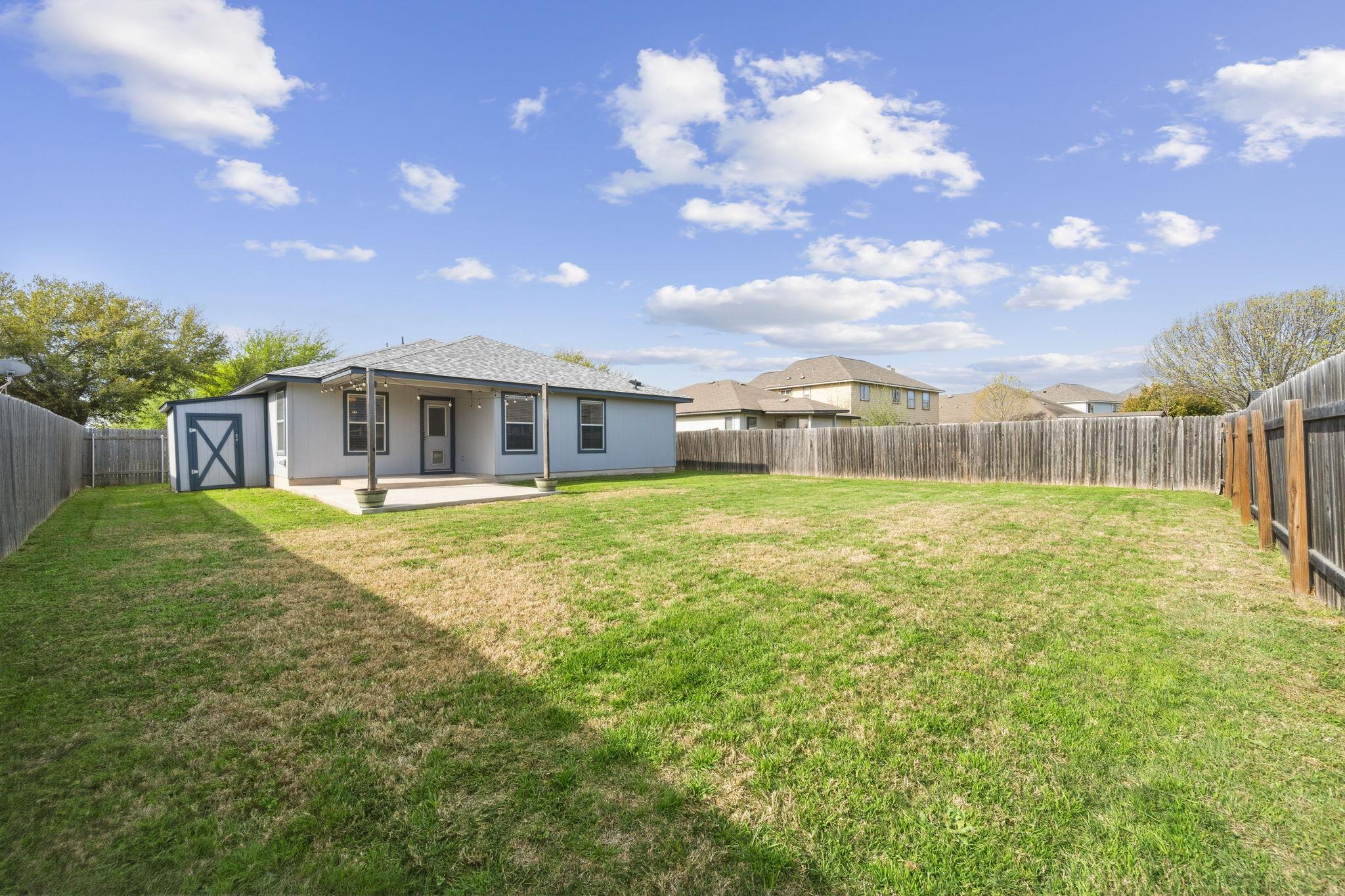 208 Hyltin St, Hutto, TX 78634