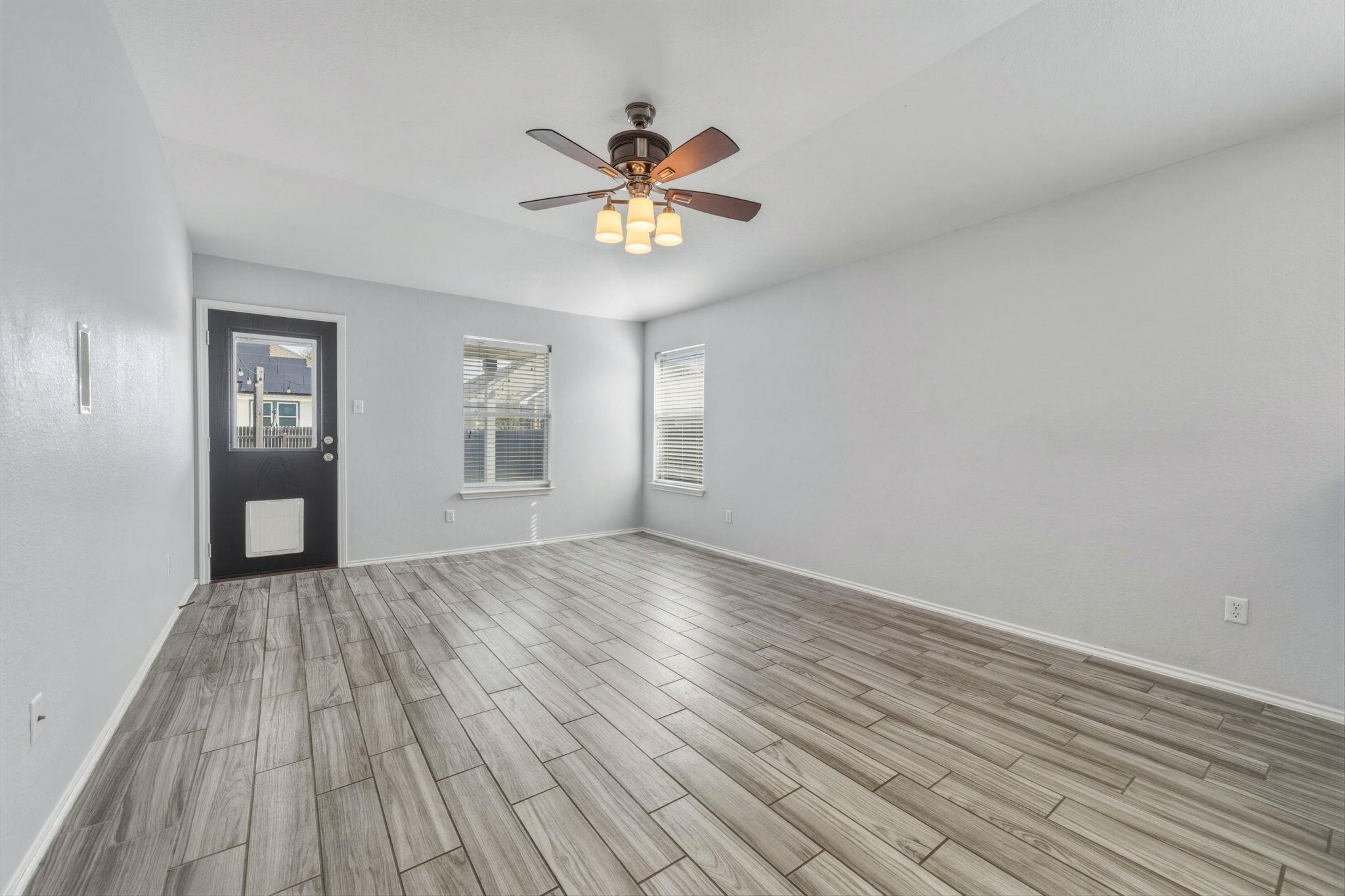 208 Hyltin St, Hutto, TX 78634