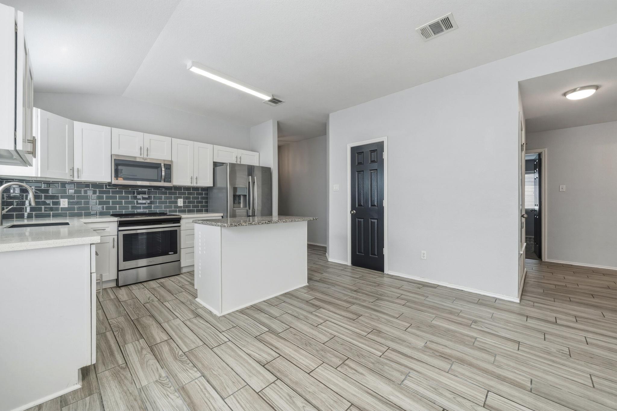 208 Hyltin St, Hutto, TX 78634