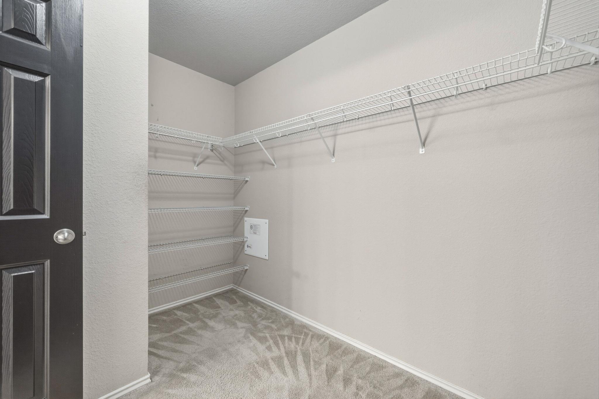 208 Hyltin St, Hutto, TX 78634