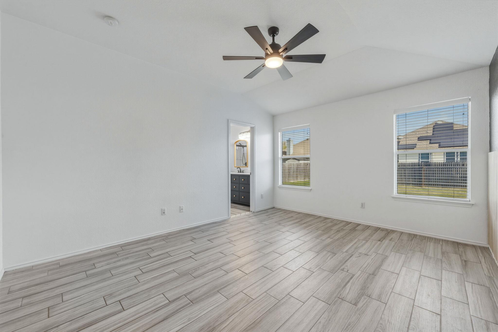 208 Hyltin St, Hutto, TX 78634