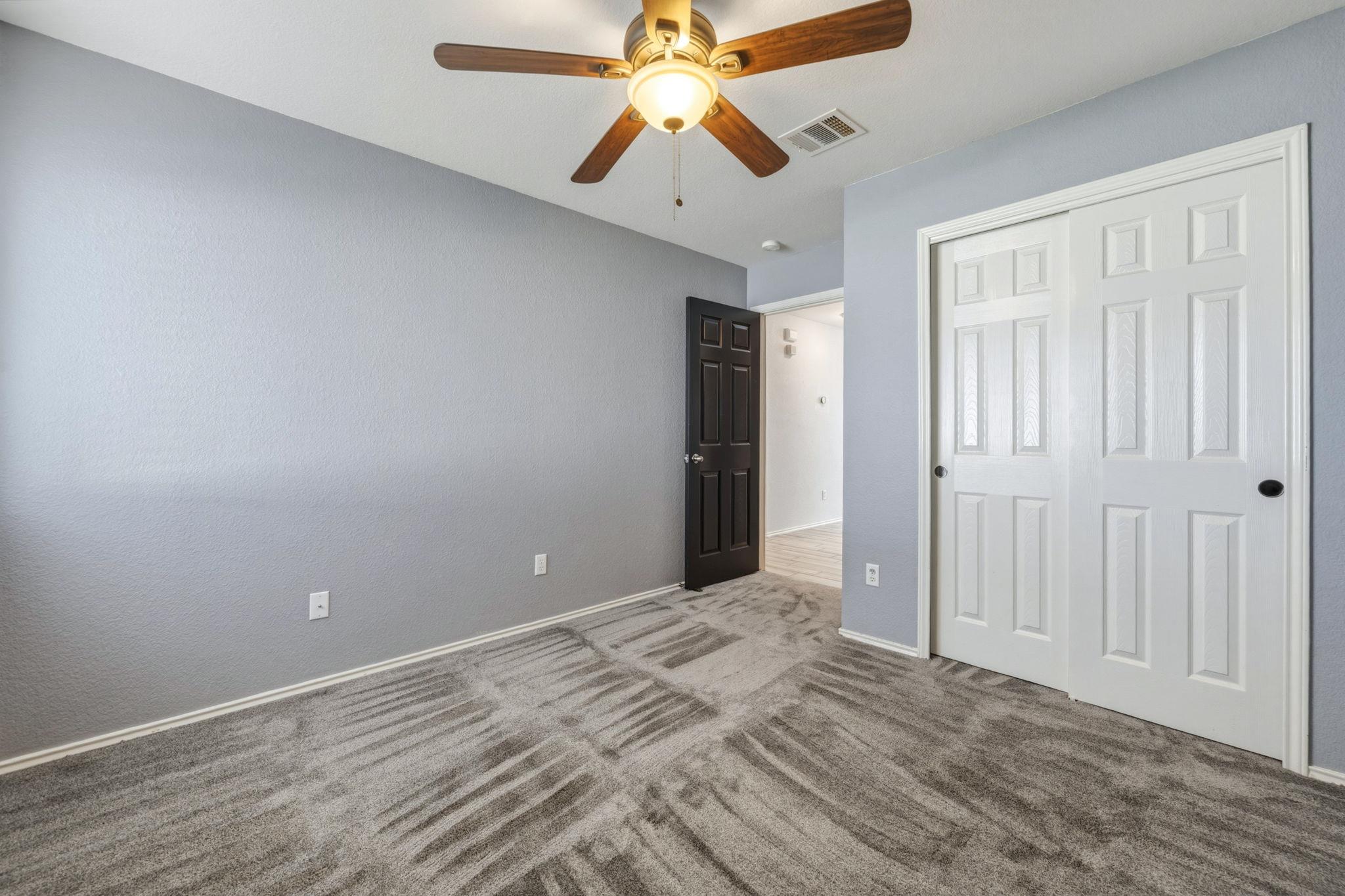 208 Hyltin St, Hutto, TX 78634