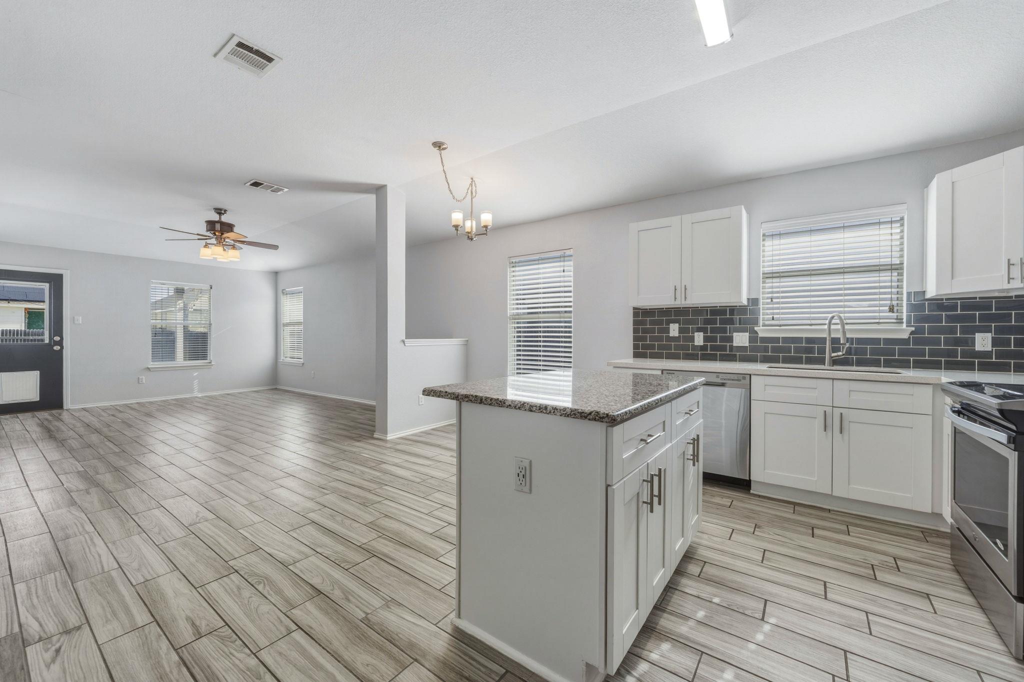 208 Hyltin St, Hutto, TX 78634