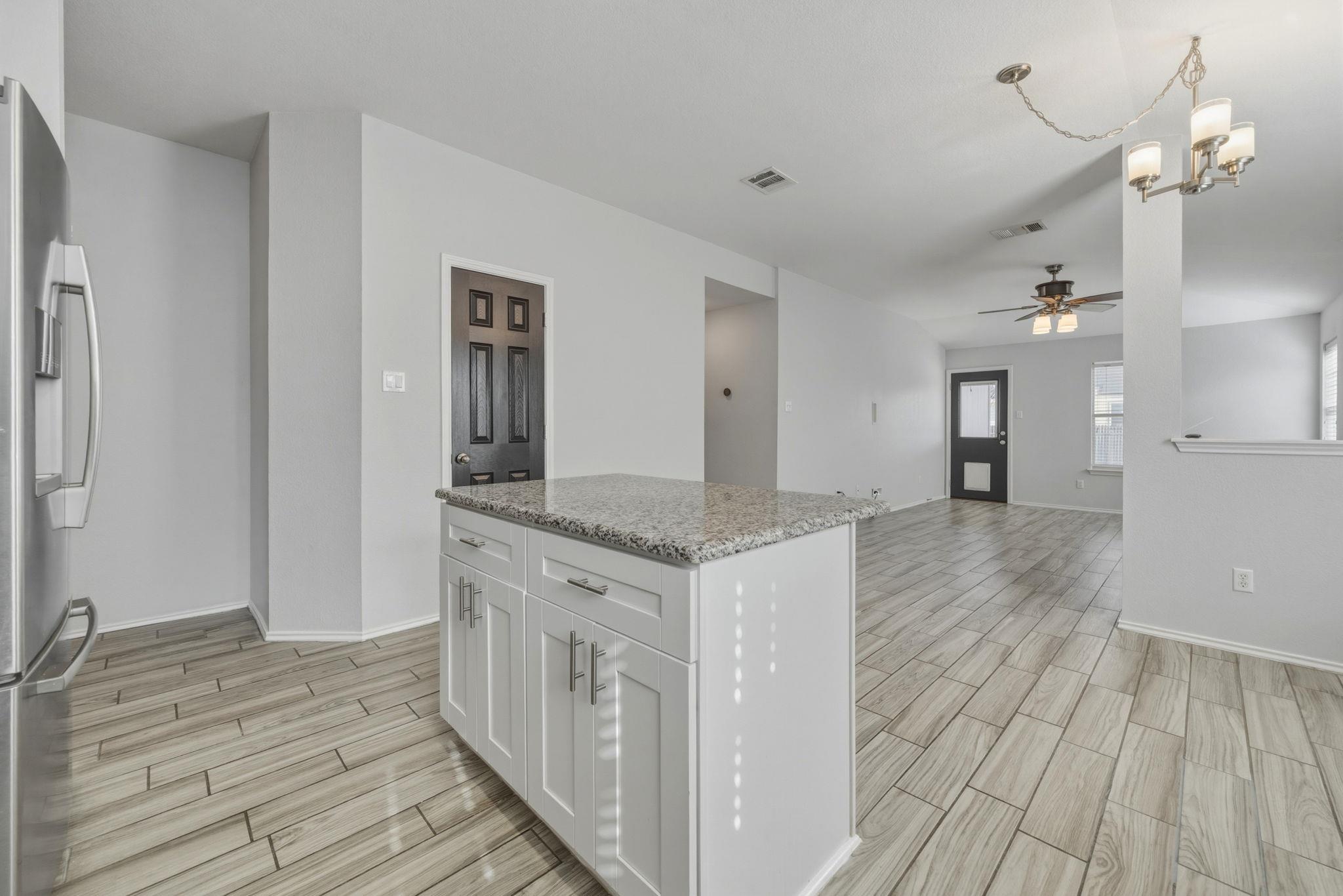 208 Hyltin St, Hutto, TX 78634