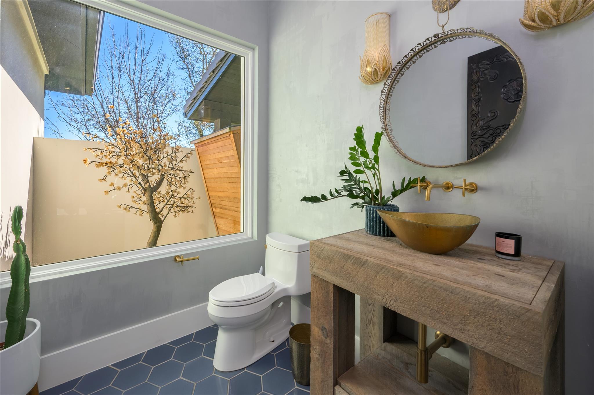 4300 Derrick Cv, Spicewood, TX 78669