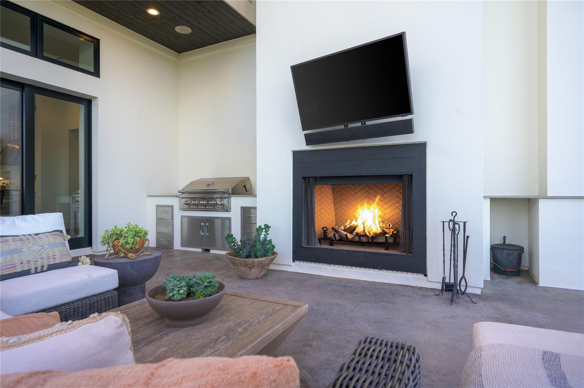 4300 Derrick Cv, Spicewood, TX 78669