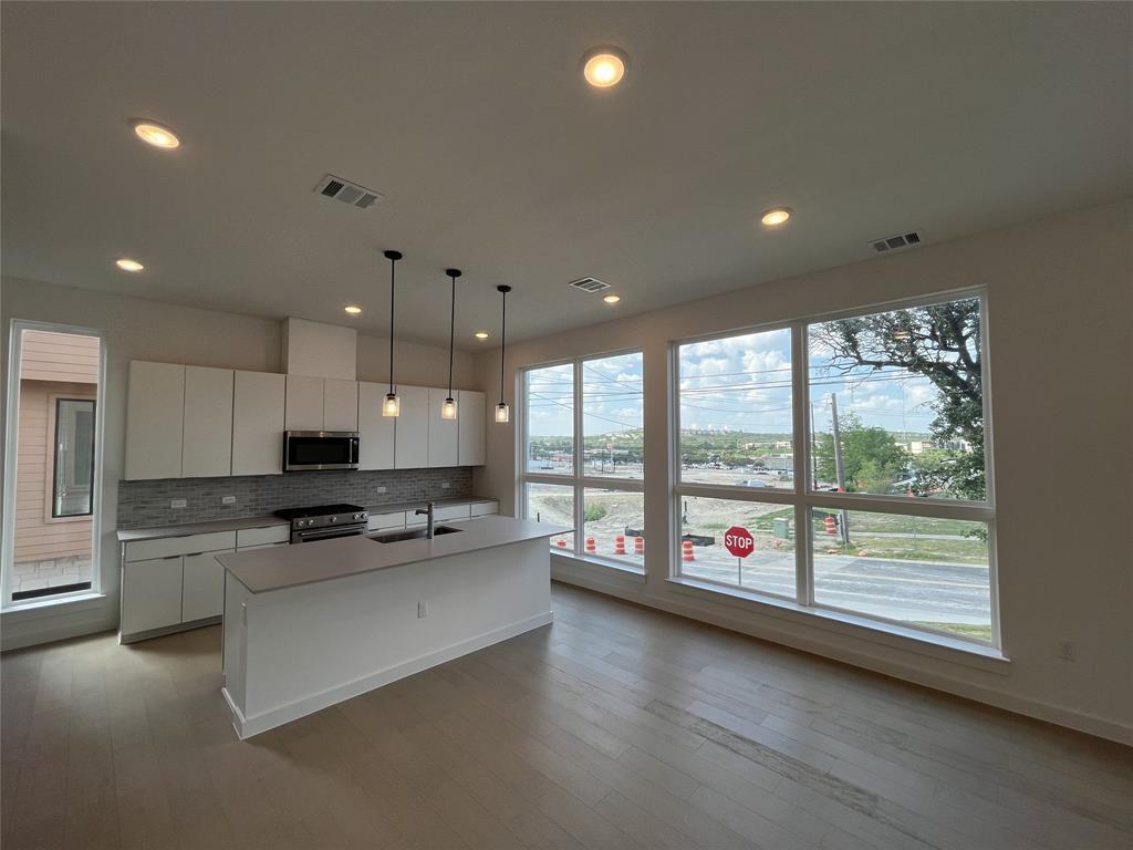 6825 Wolfcreek Pass # 3, Austin, TX 78749