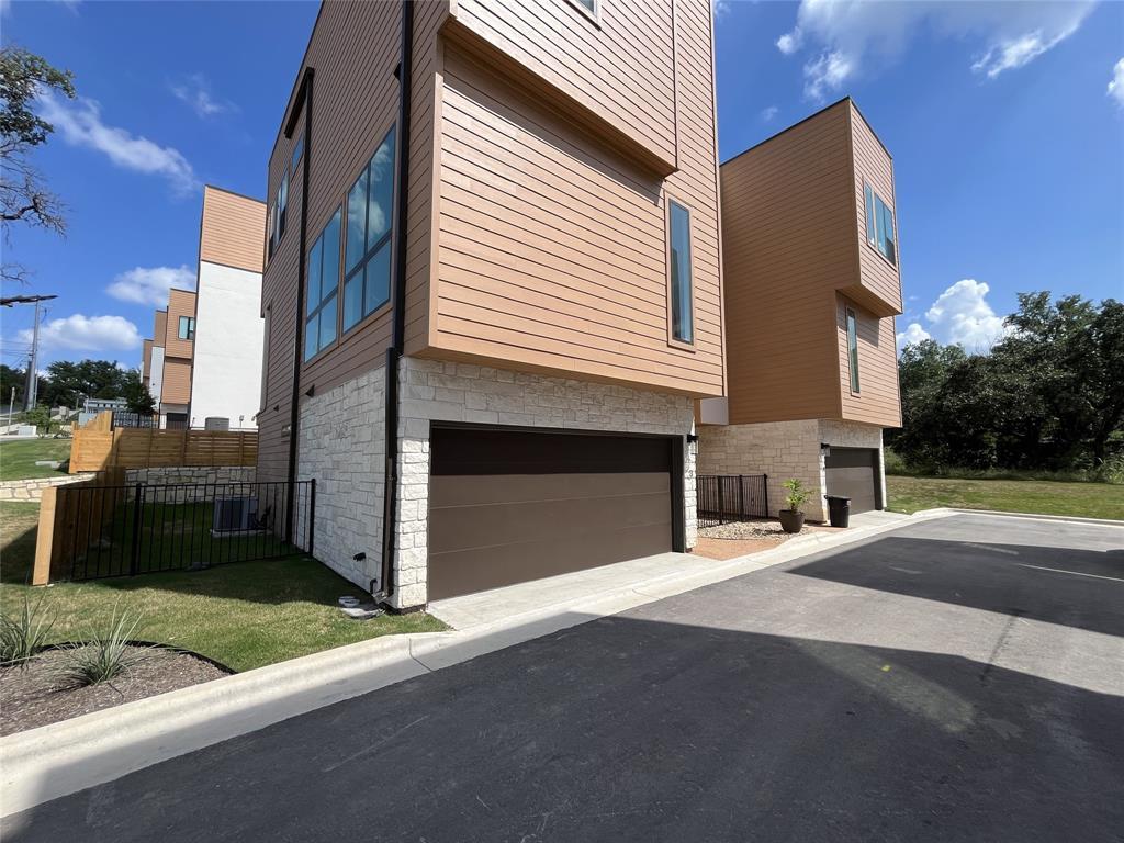 6825 Wolfcreek Pass # 3, Austin, TX 78749