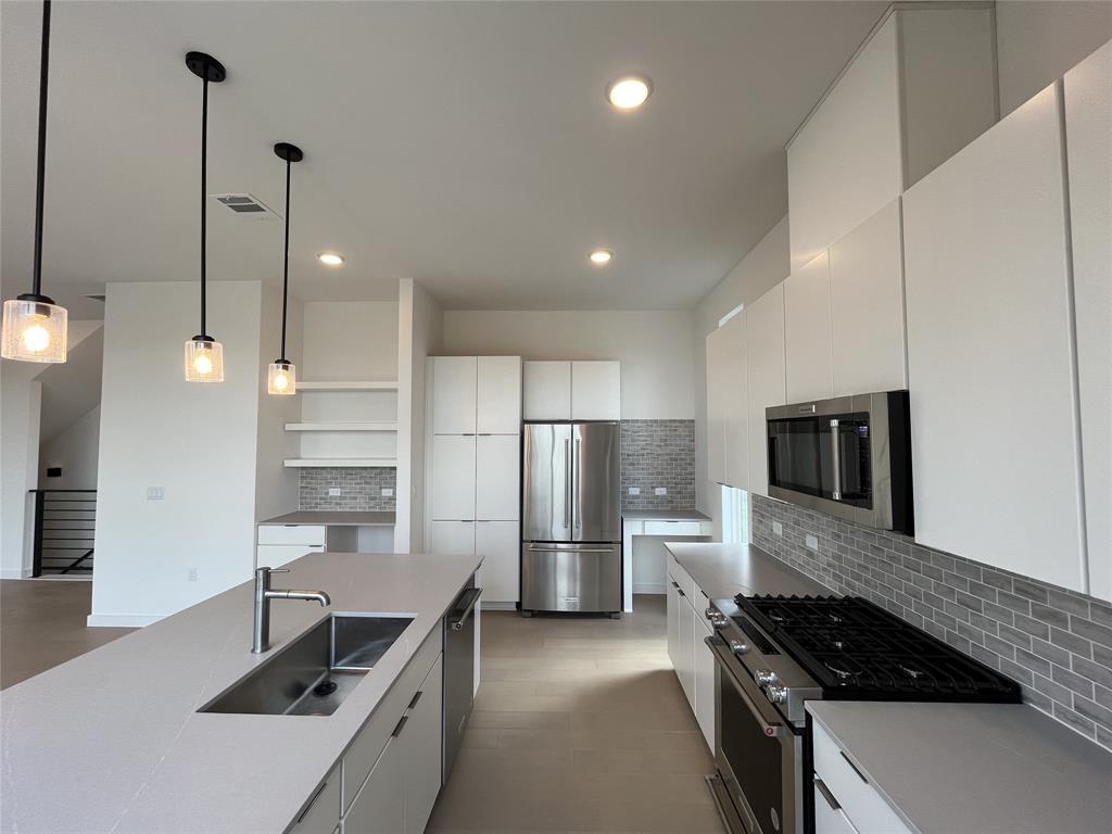 6825 Wolfcreek Pass # 3, Austin, TX 78749