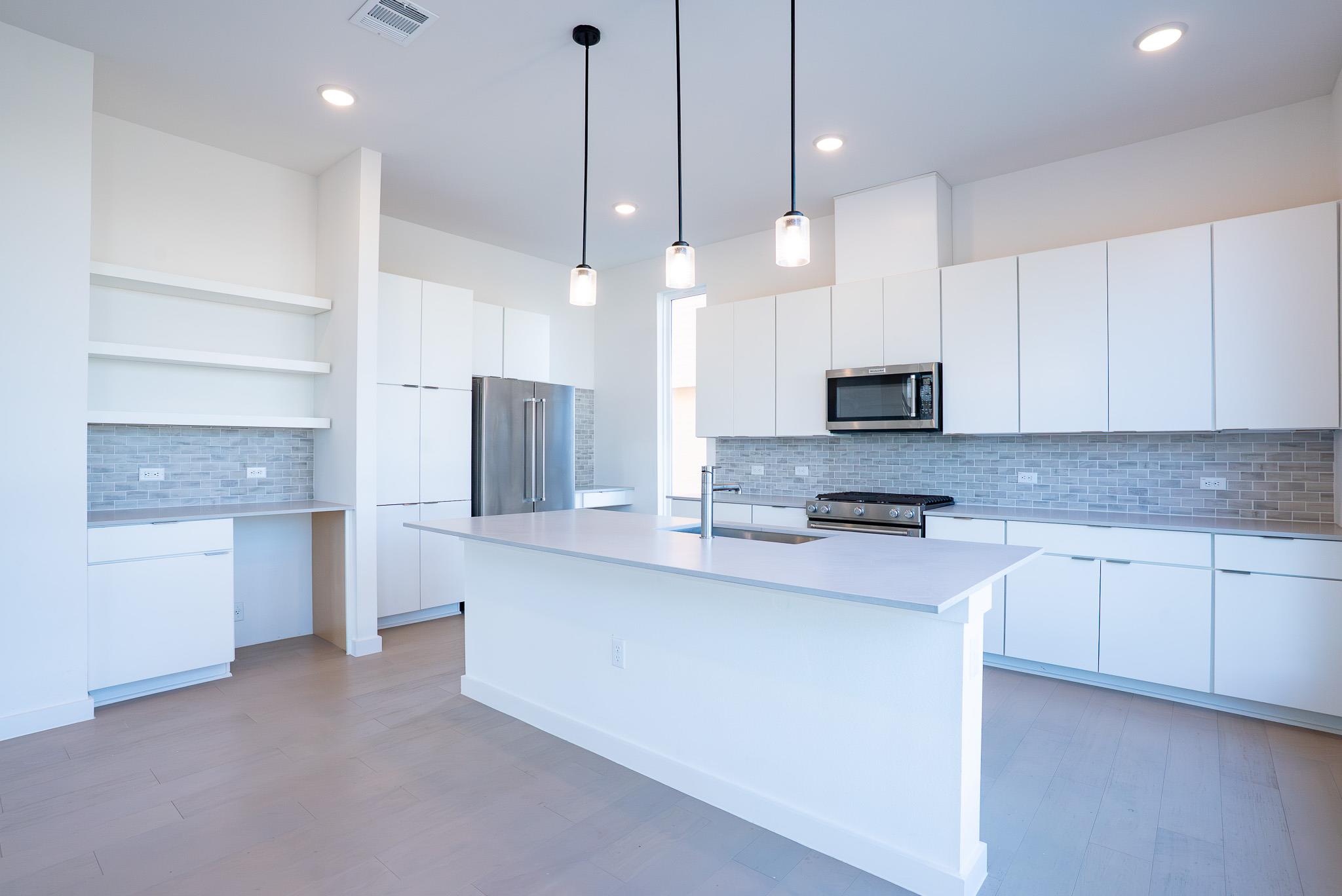 6825 Wolfcreek Pass # 3, Austin, TX 78749