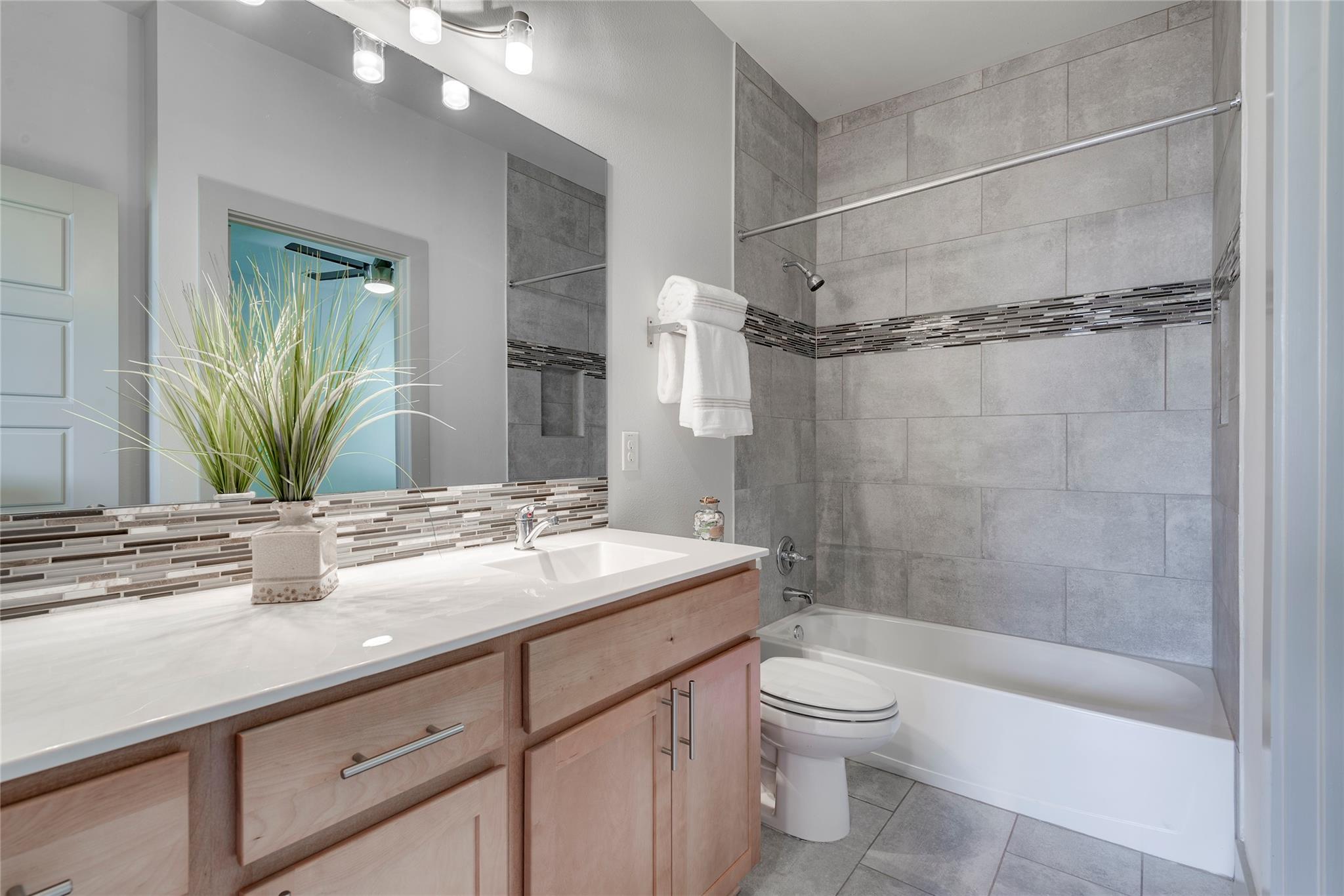 900 Banister Ln # H, Austin, TX 78704