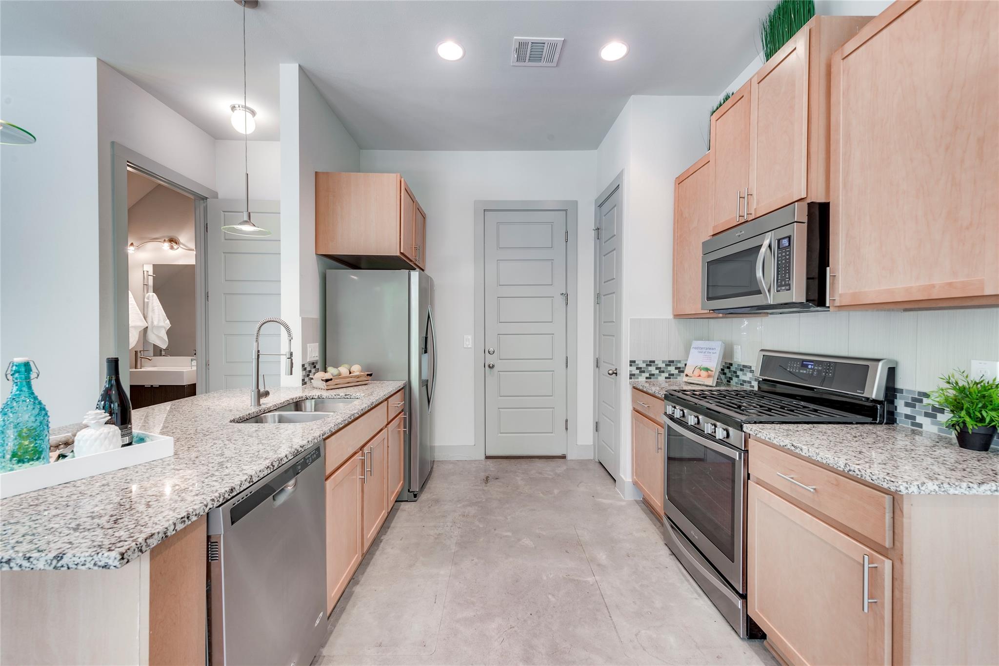 900 Banister Ln # H, Austin, TX 78704