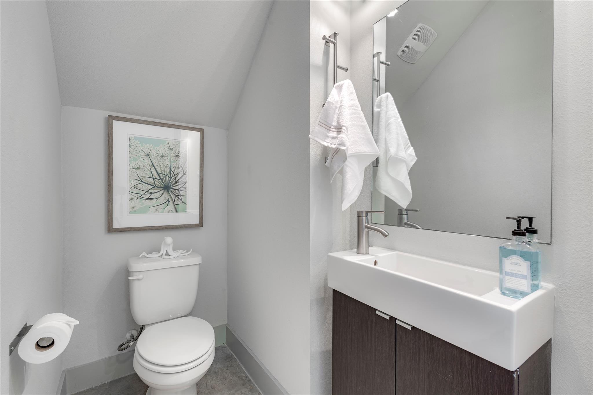 900 Banister Ln # H, Austin, TX 78704