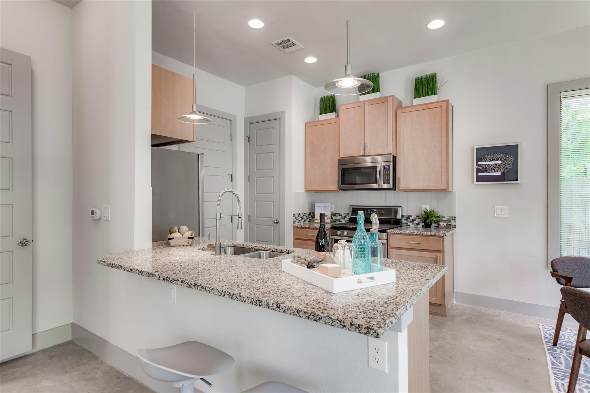 900 Banister Ln # H, Austin, TX 78704