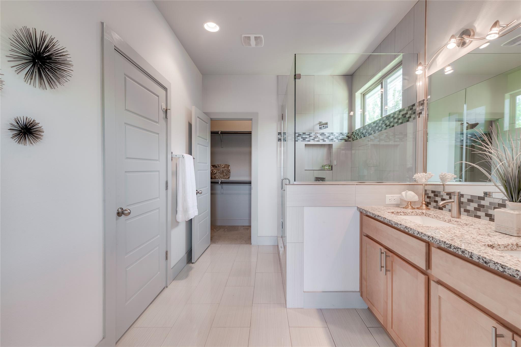 900 Banister Ln # H, Austin, TX 78704