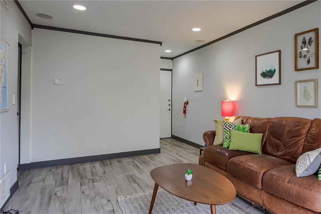 620 S 1st St # 107, Austin, TX 78704