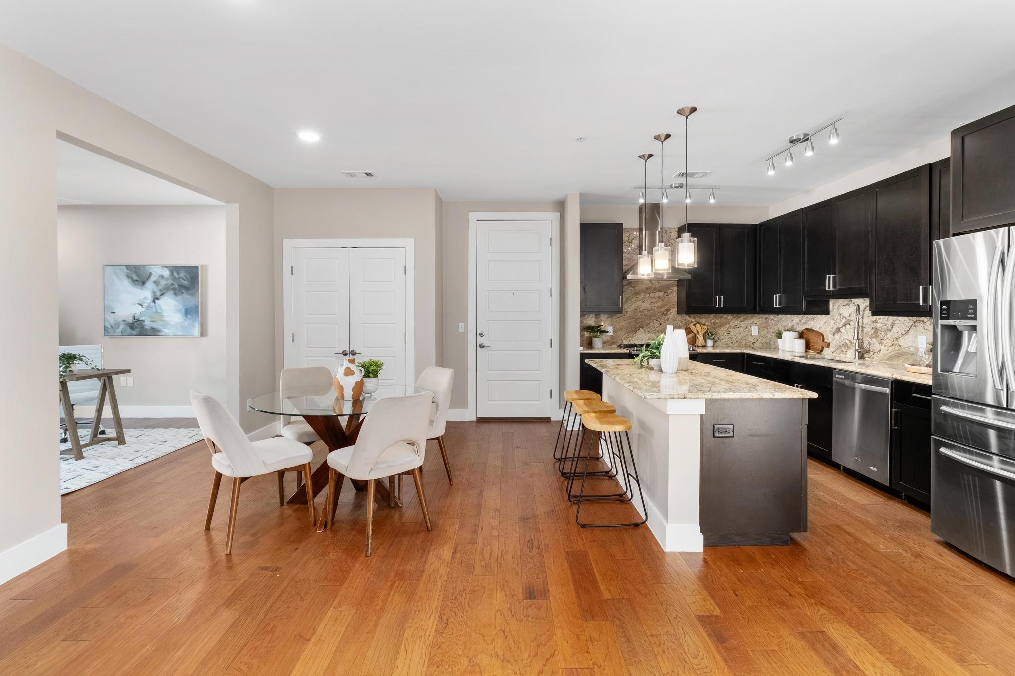 1615 E 7th St # 402, Austin, TX 78702