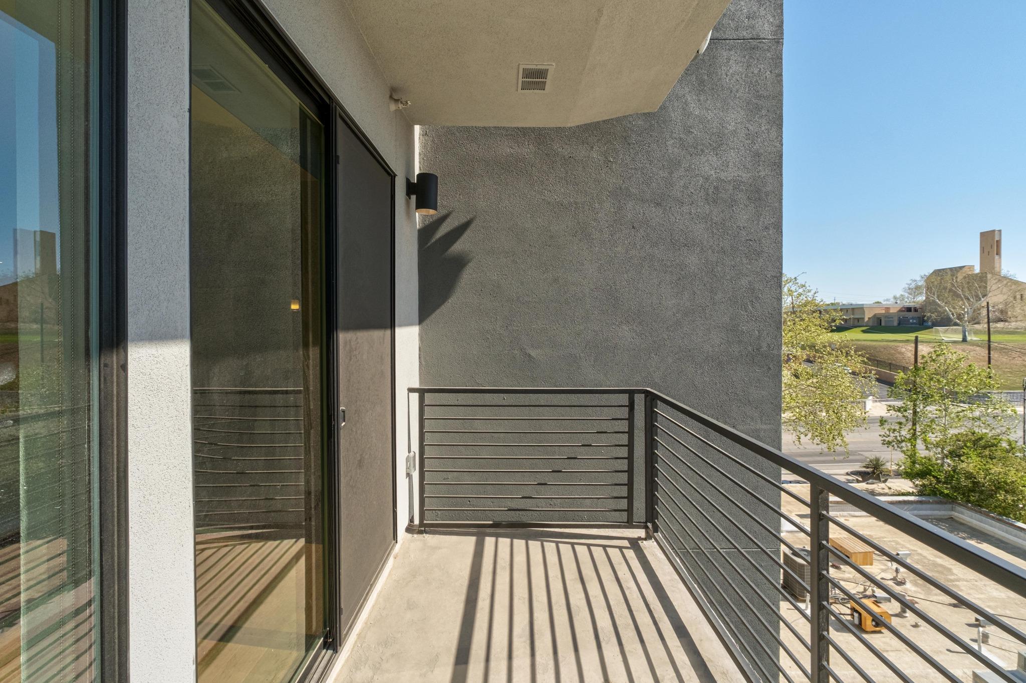 1615 E 7th St # 402, Austin, TX 78702