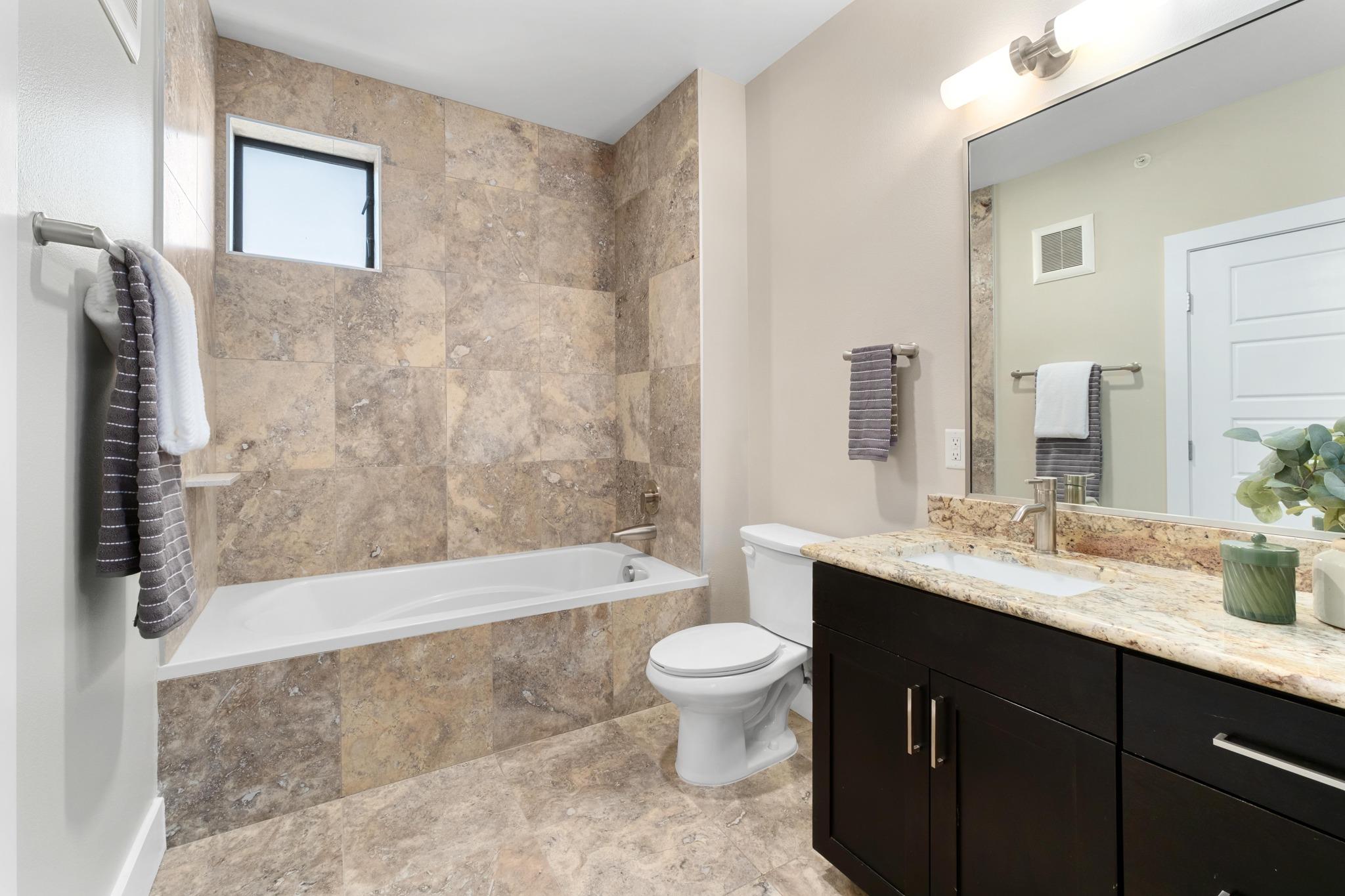 1615 E 7th St # 402, Austin, TX 78702