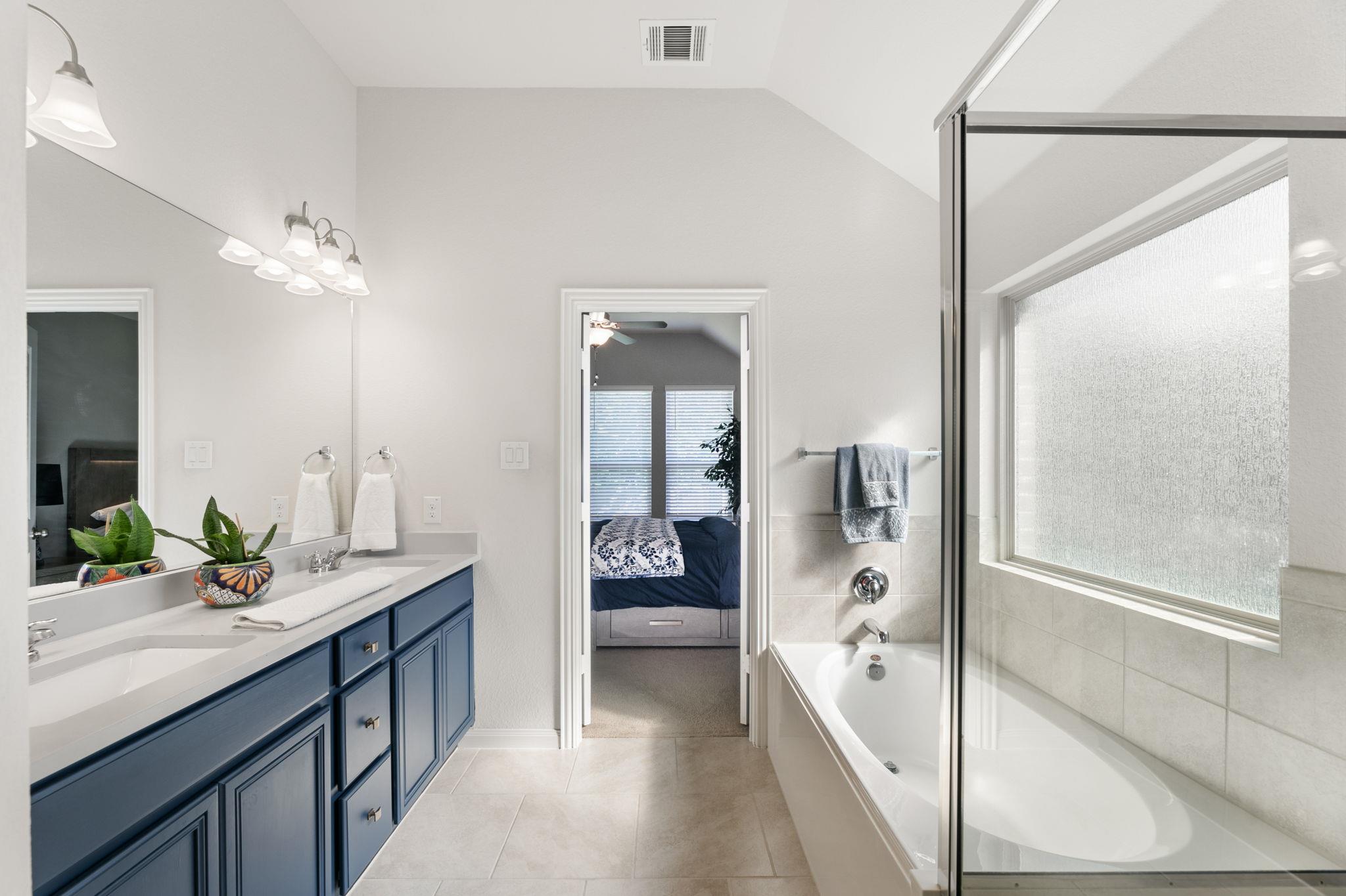 2233 Sauterne Dr, Leander, TX 78641