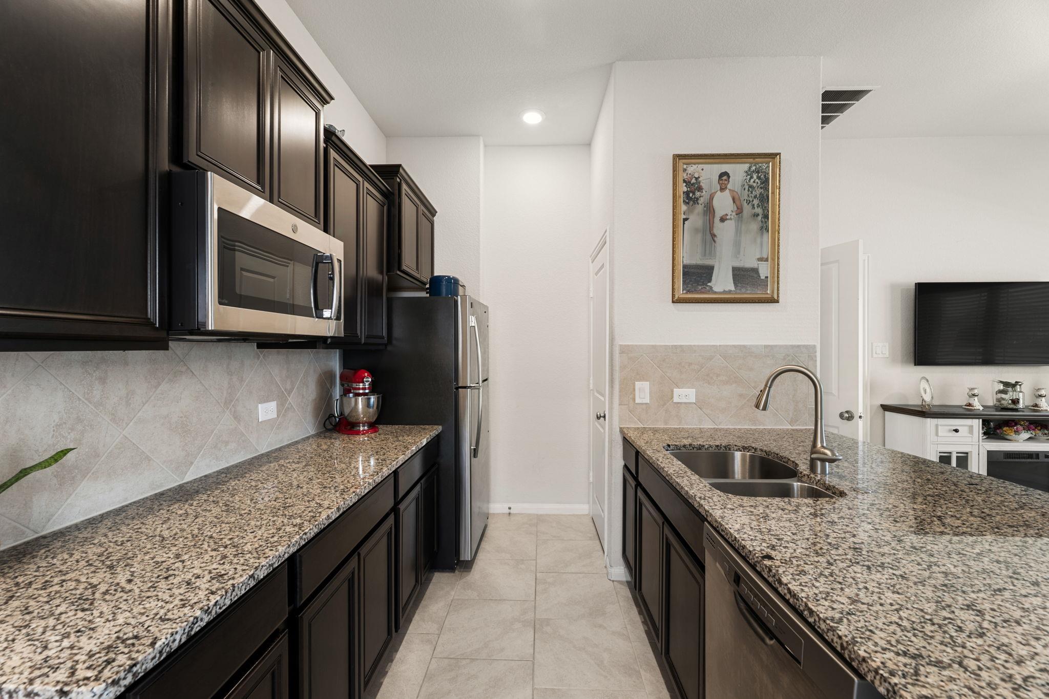 2233 Sauterne Dr, Leander, TX 78641