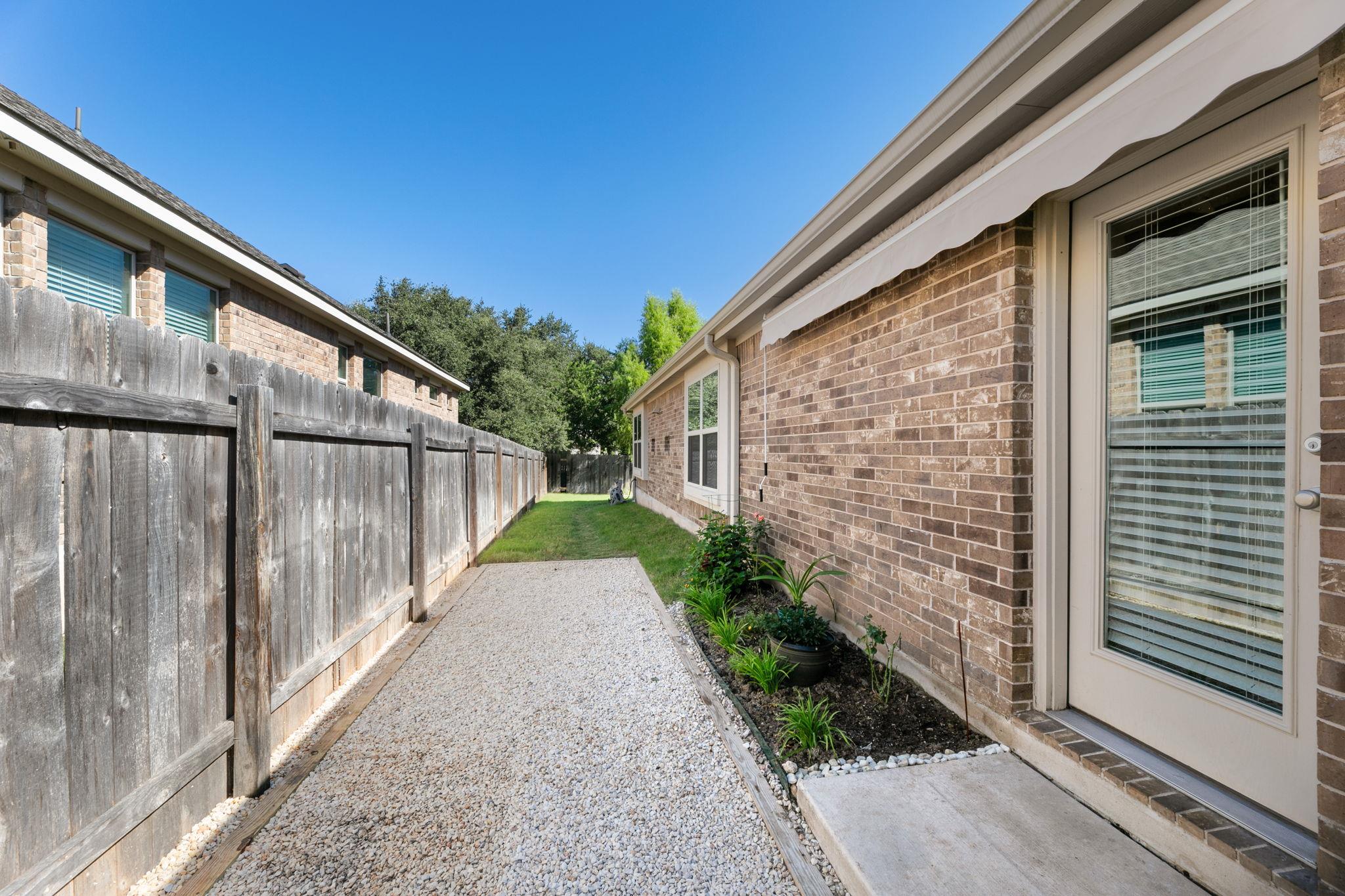 2233 Sauterne Dr, Leander, TX 78641