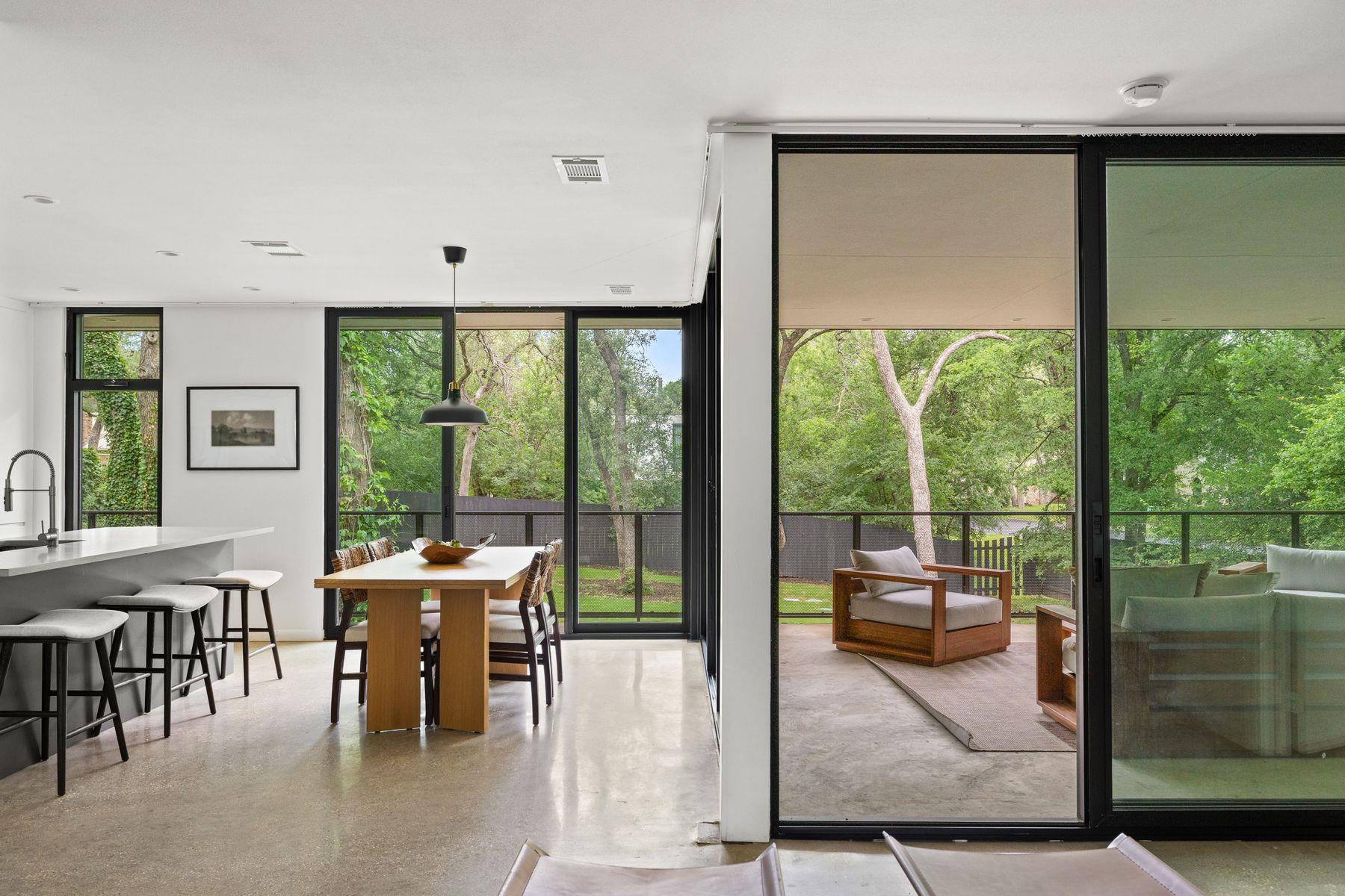 9400 Shady Oaks Dr, Austin, TX 78729