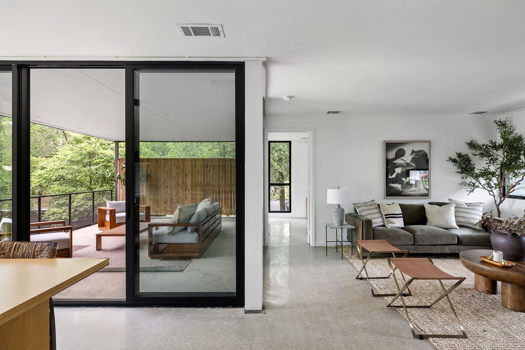 9400 Shady Oaks Dr, Austin, TX 78729