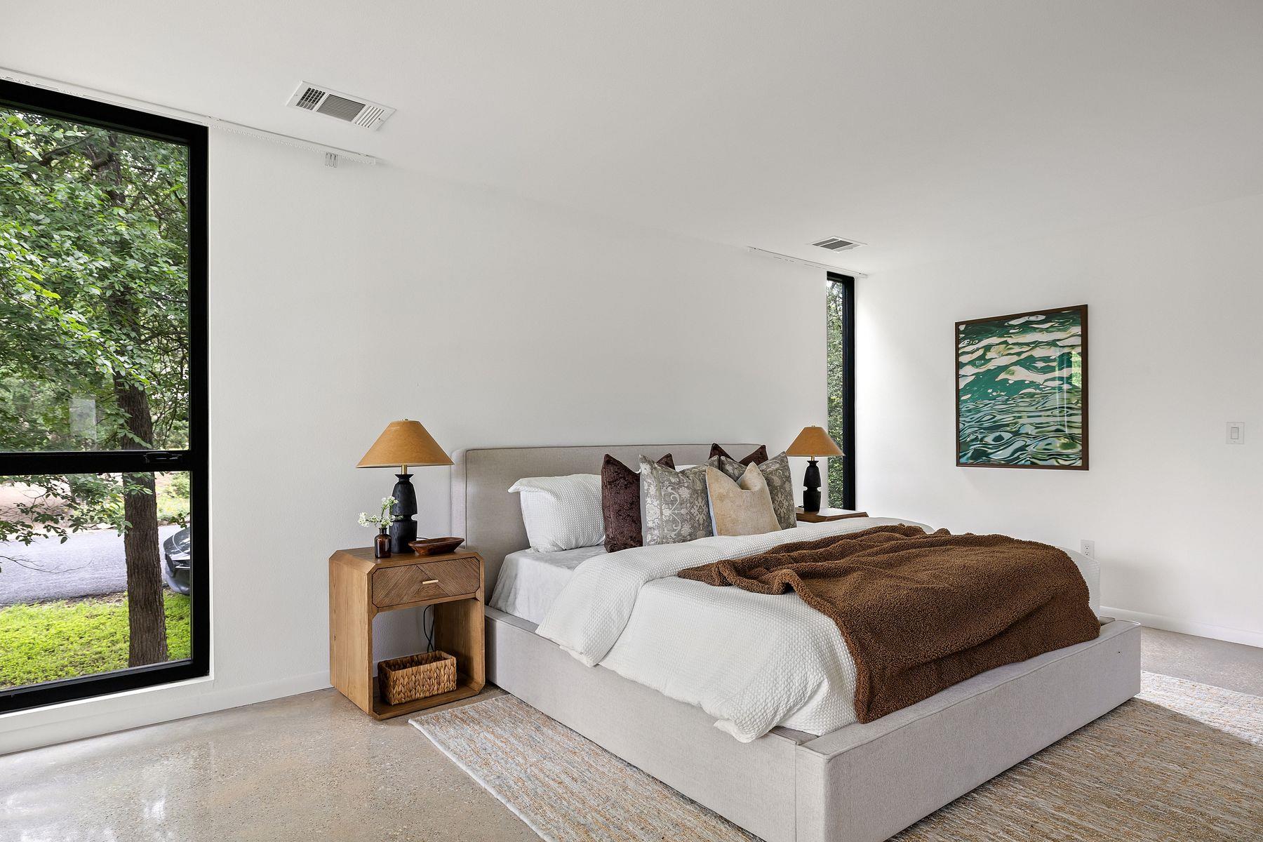 9400 Shady Oaks Dr, Austin, TX 78729