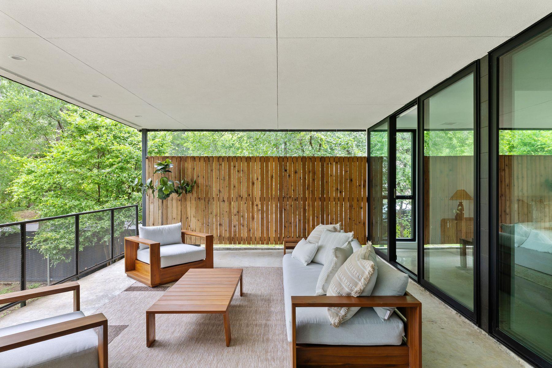 9400 Shady Oaks Dr, Austin, TX 78729