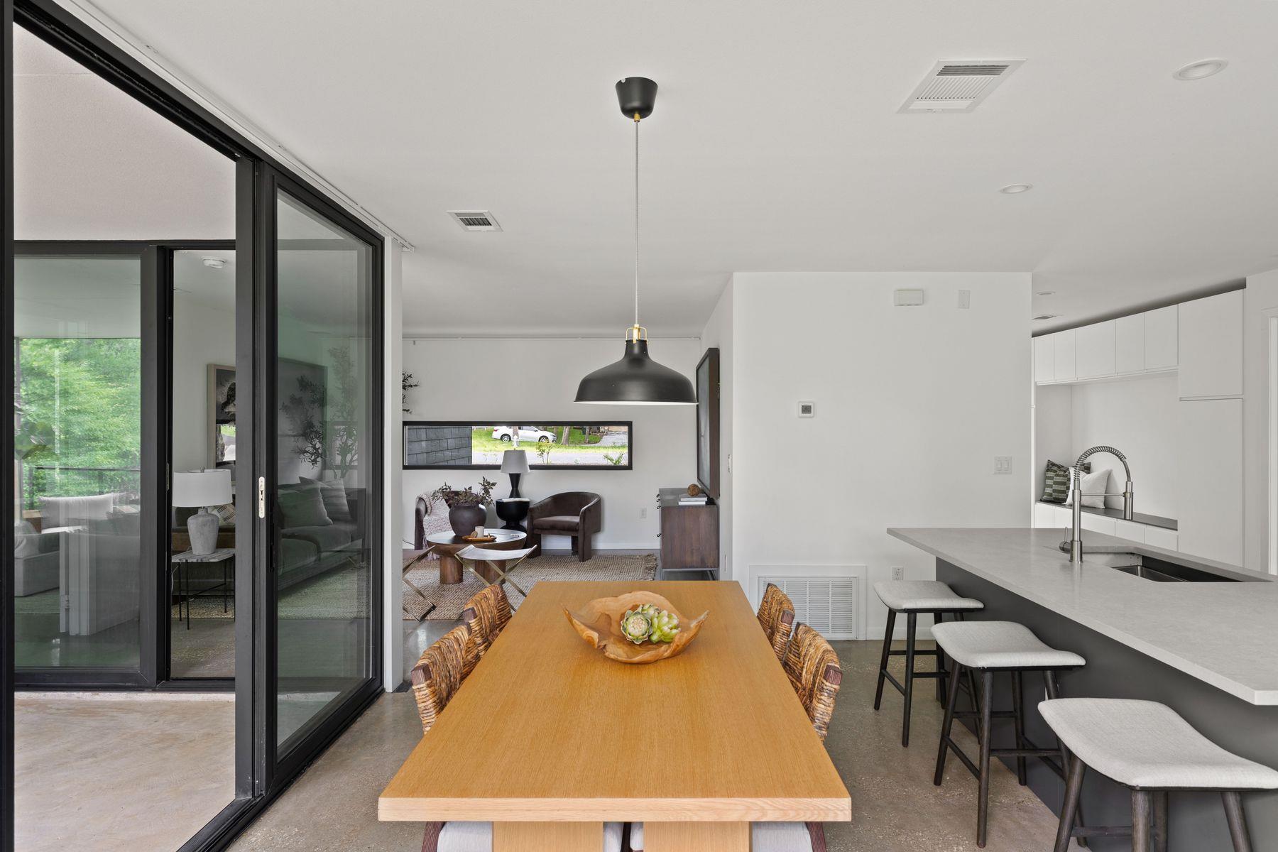 9400 Shady Oaks Dr, Austin, TX 78729