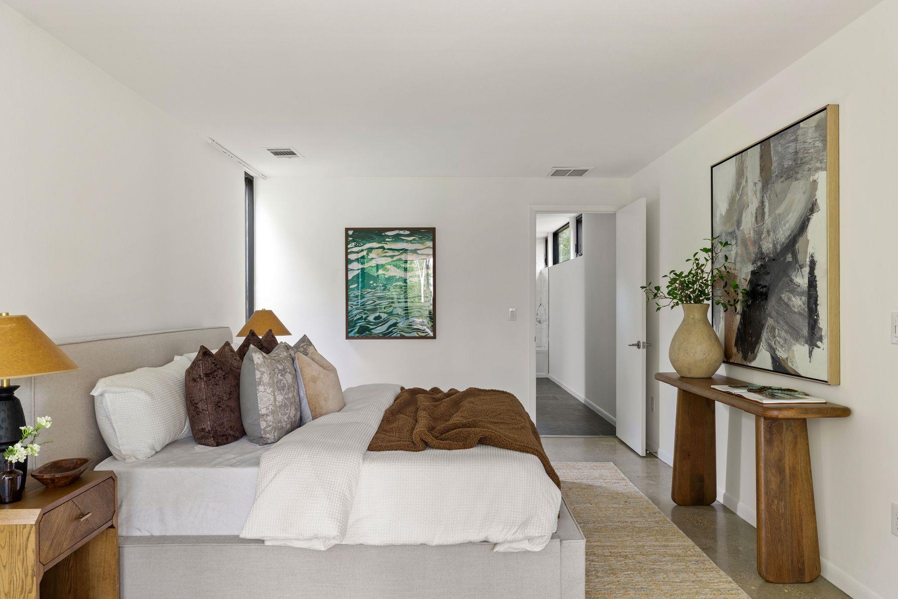 9400 Shady Oaks Dr, Austin, TX 78729