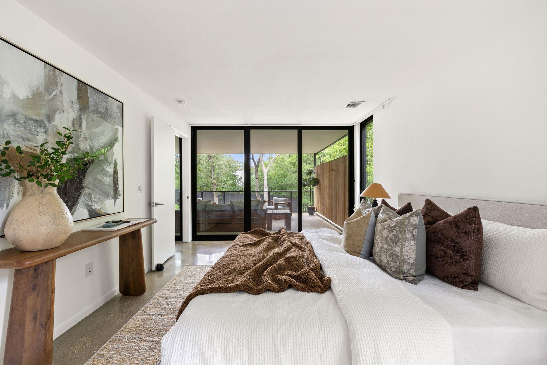 9400 Shady Oaks Dr, Austin, TX 78729