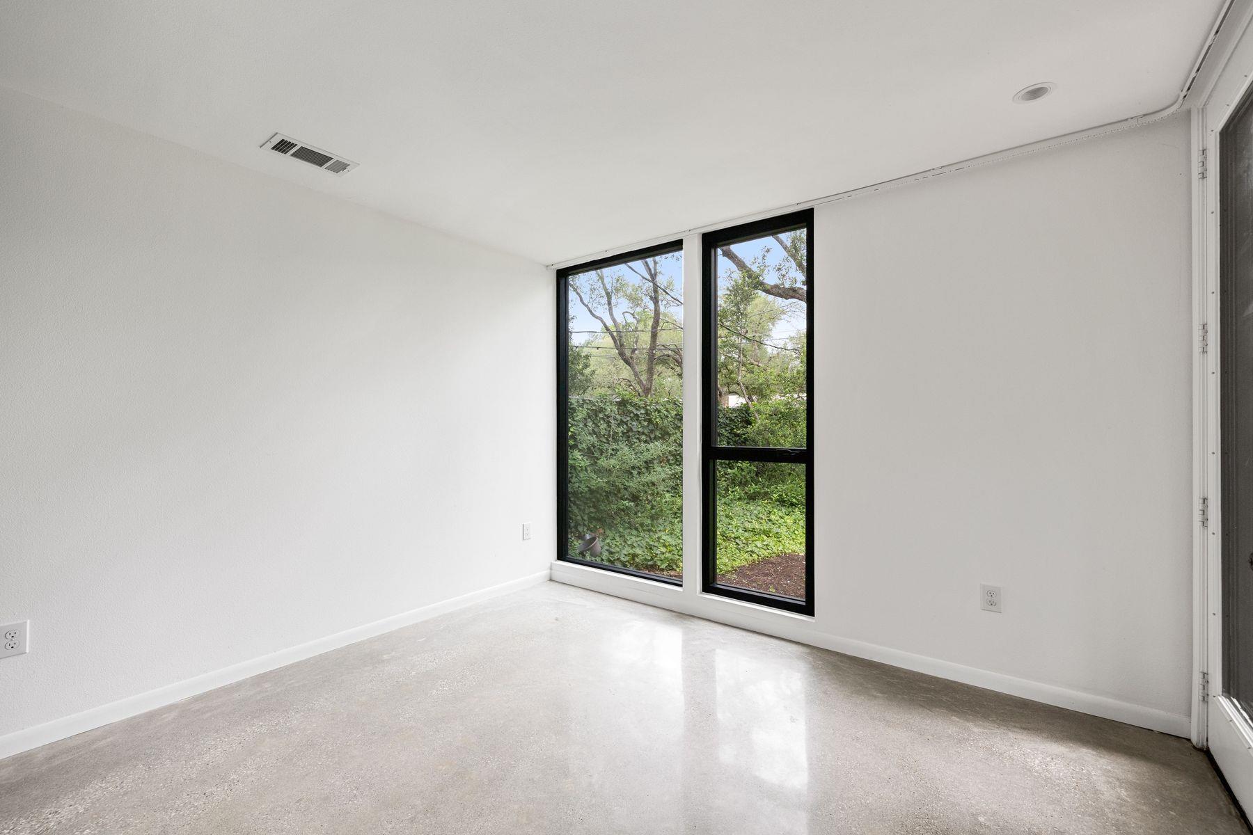 9400 Shady Oaks Dr, Austin, TX 78729