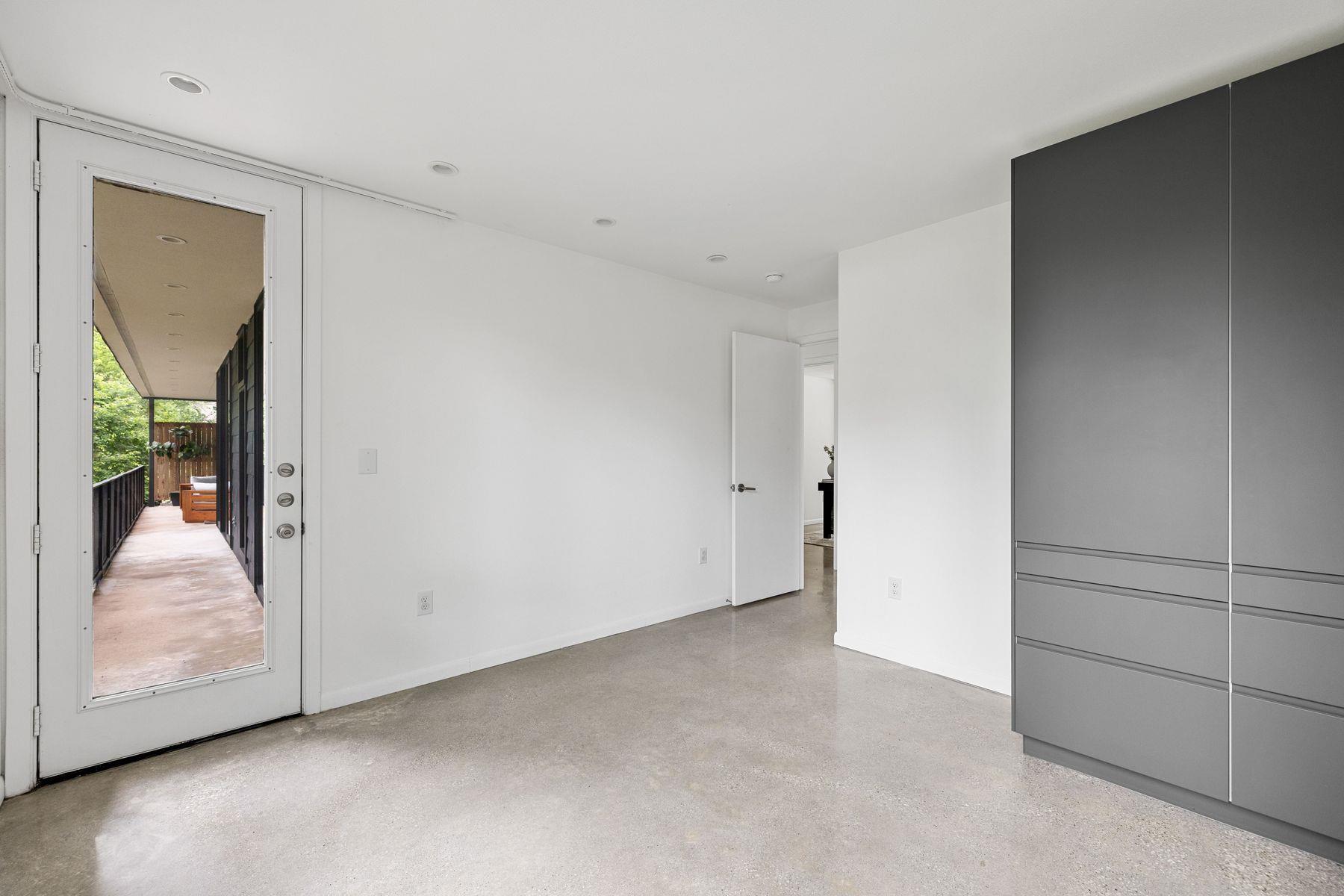 9400 Shady Oaks Dr, Austin, TX 78729