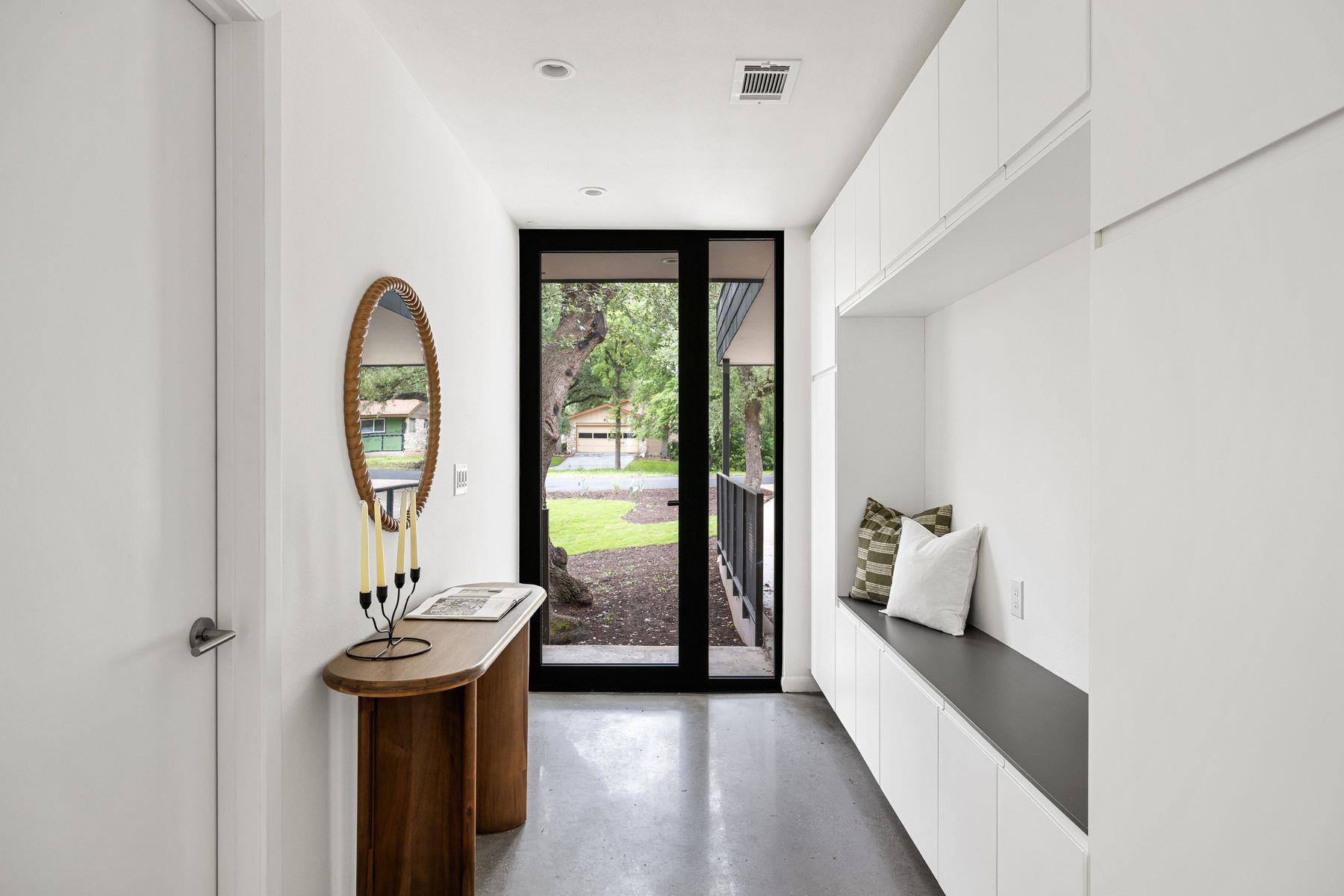 9400 Shady Oaks Dr, Austin, TX 78729