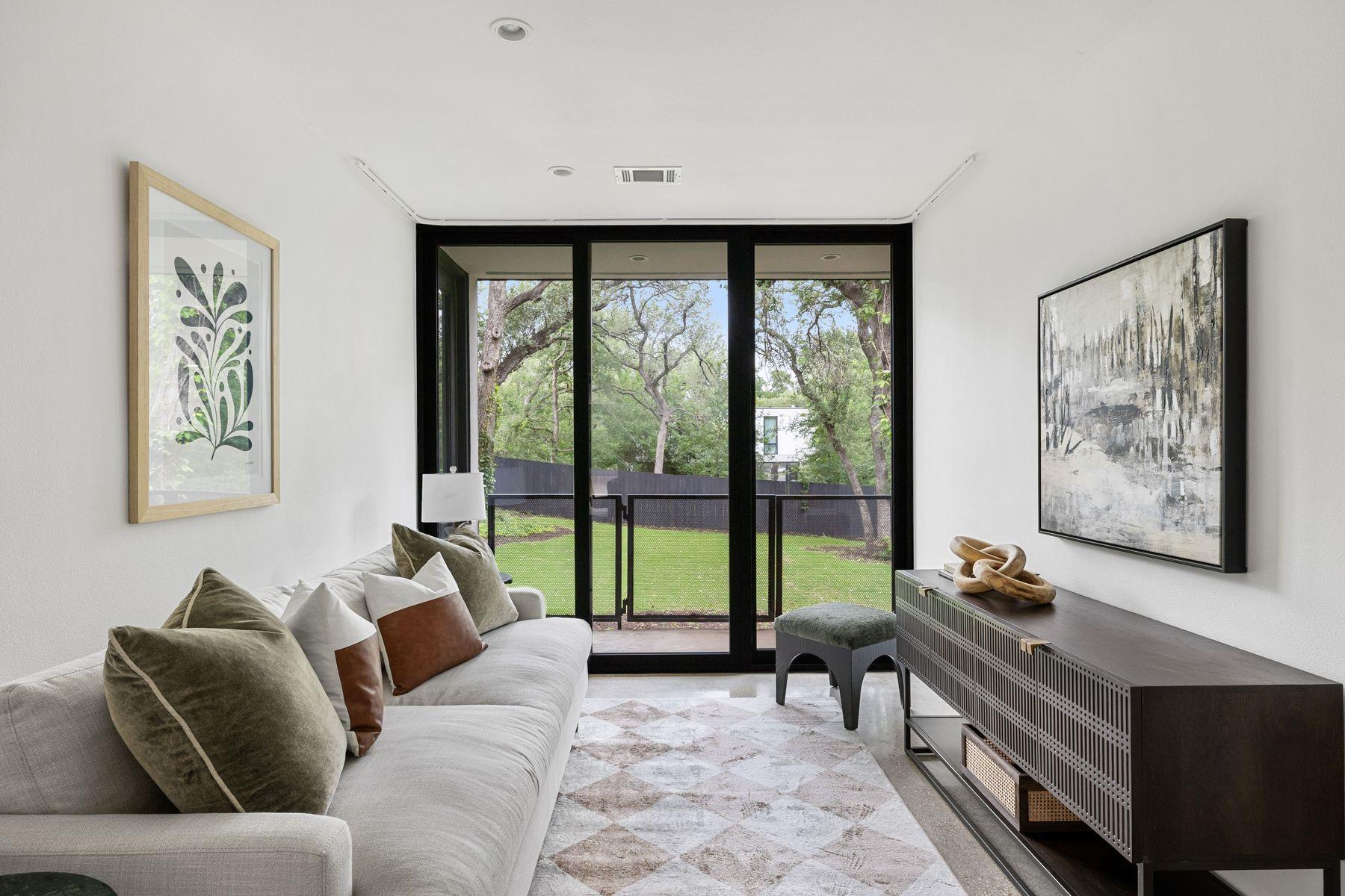 9400 Shady Oaks Dr, Austin, TX 78729