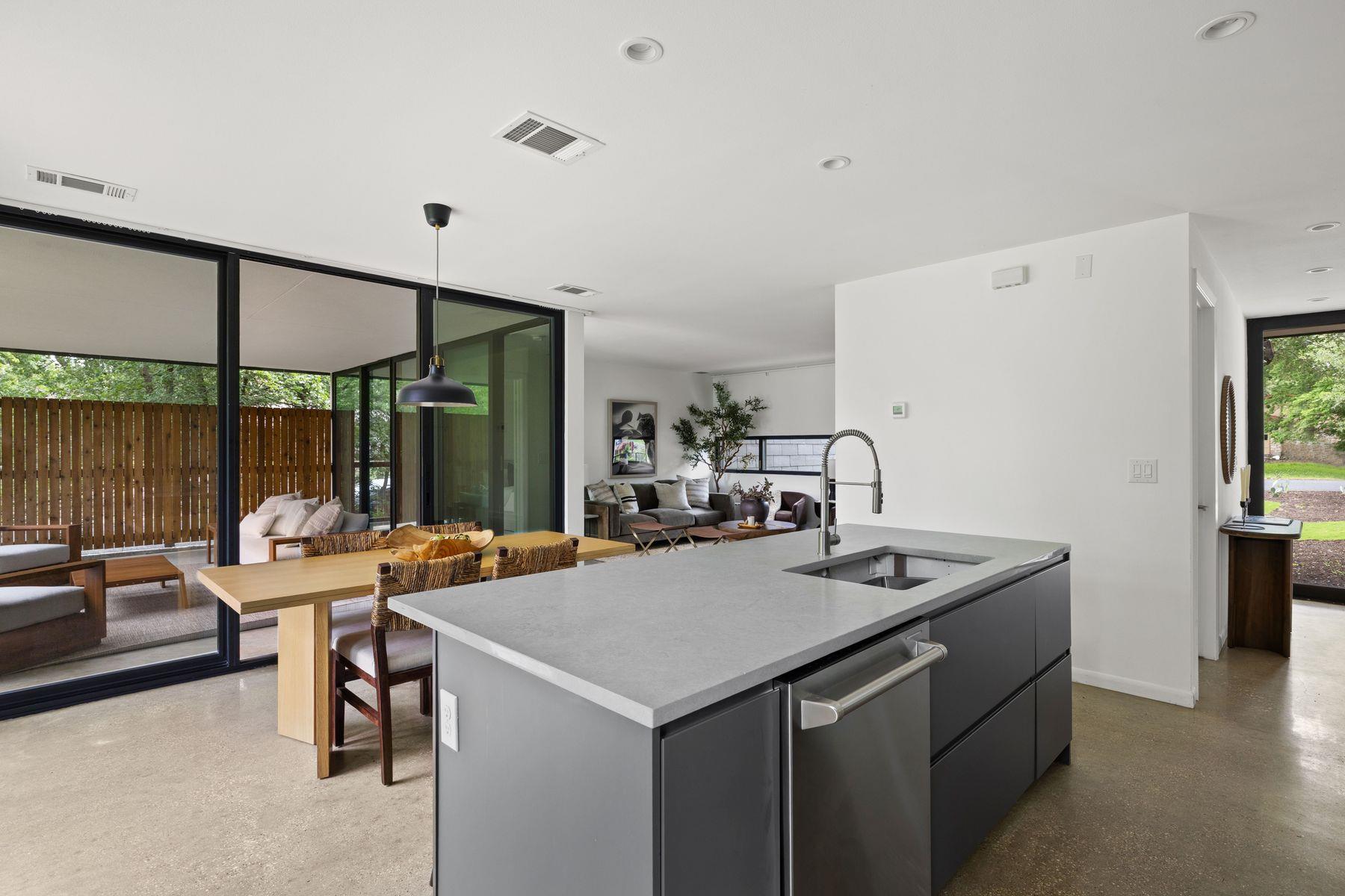 9400 Shady Oaks Dr, Austin, TX 78729