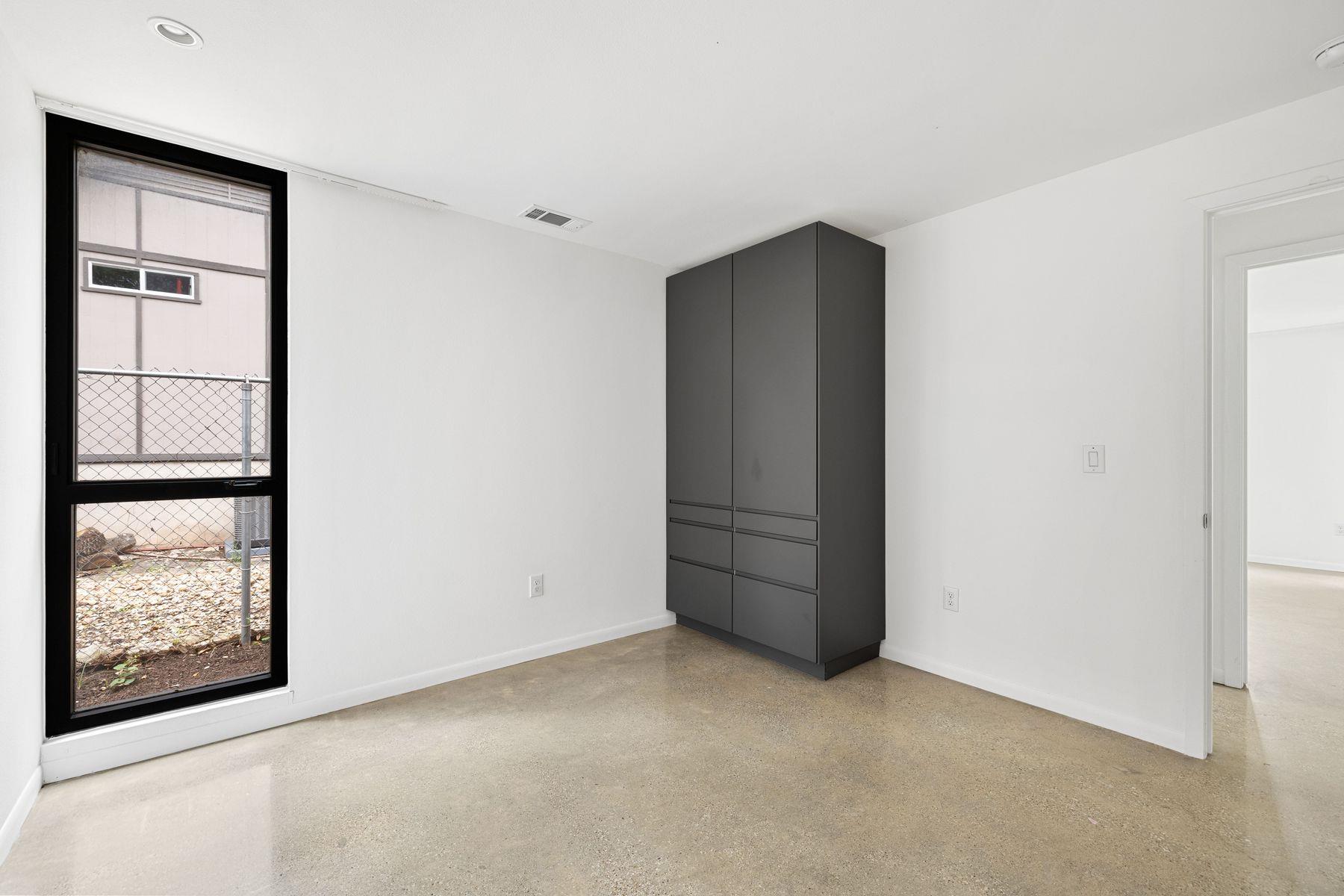 9400 Shady Oaks Dr, Austin, TX 78729