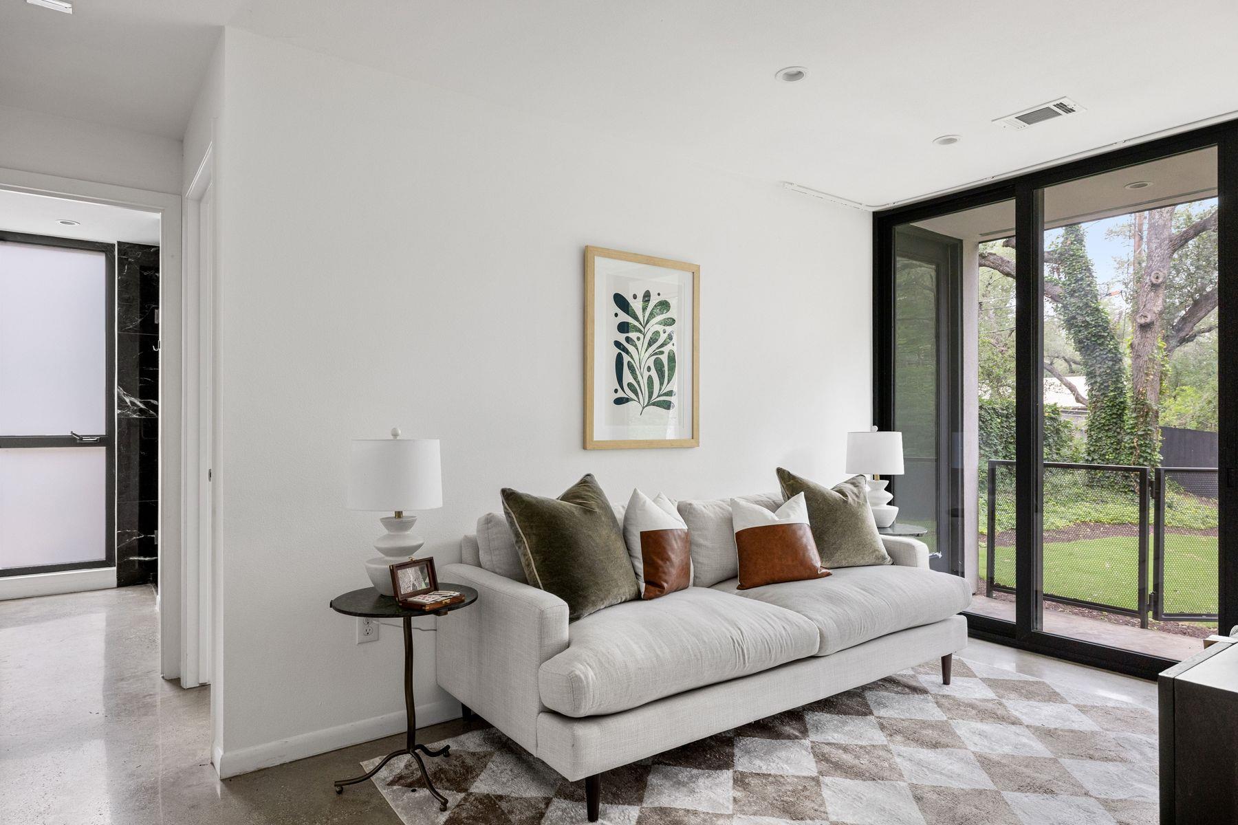 9400 Shady Oaks Dr, Austin, TX 78729