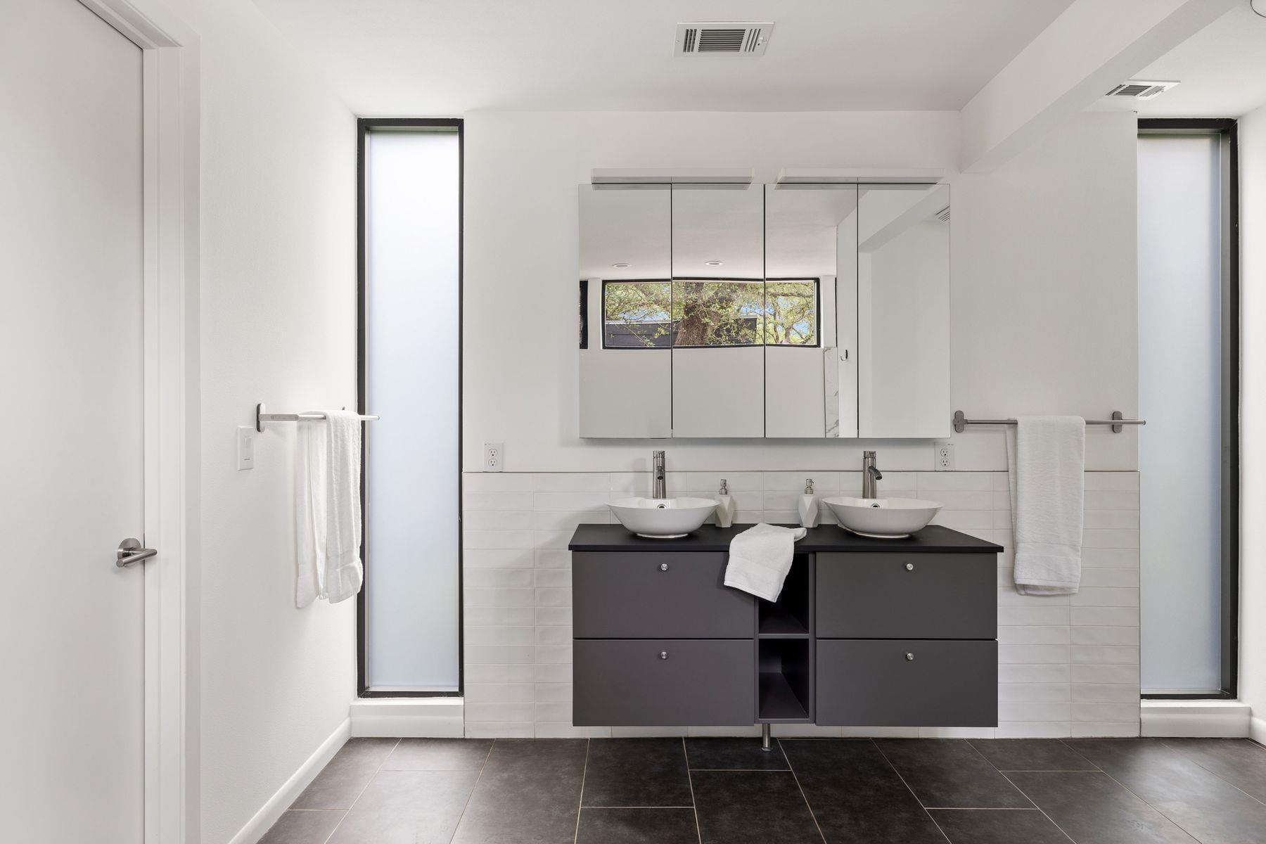 9400 Shady Oaks Dr, Austin, TX 78729