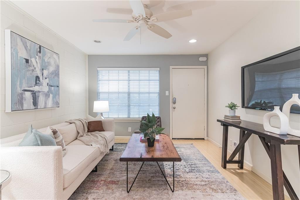 300 Crockett St # 116, Austin, TX 78704