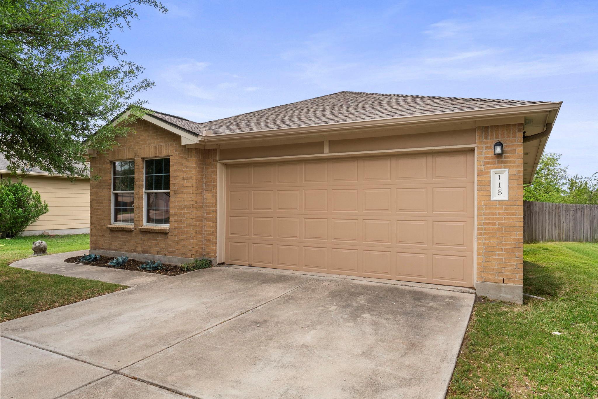 118 Camellia Dr, Hutto, TX 78634