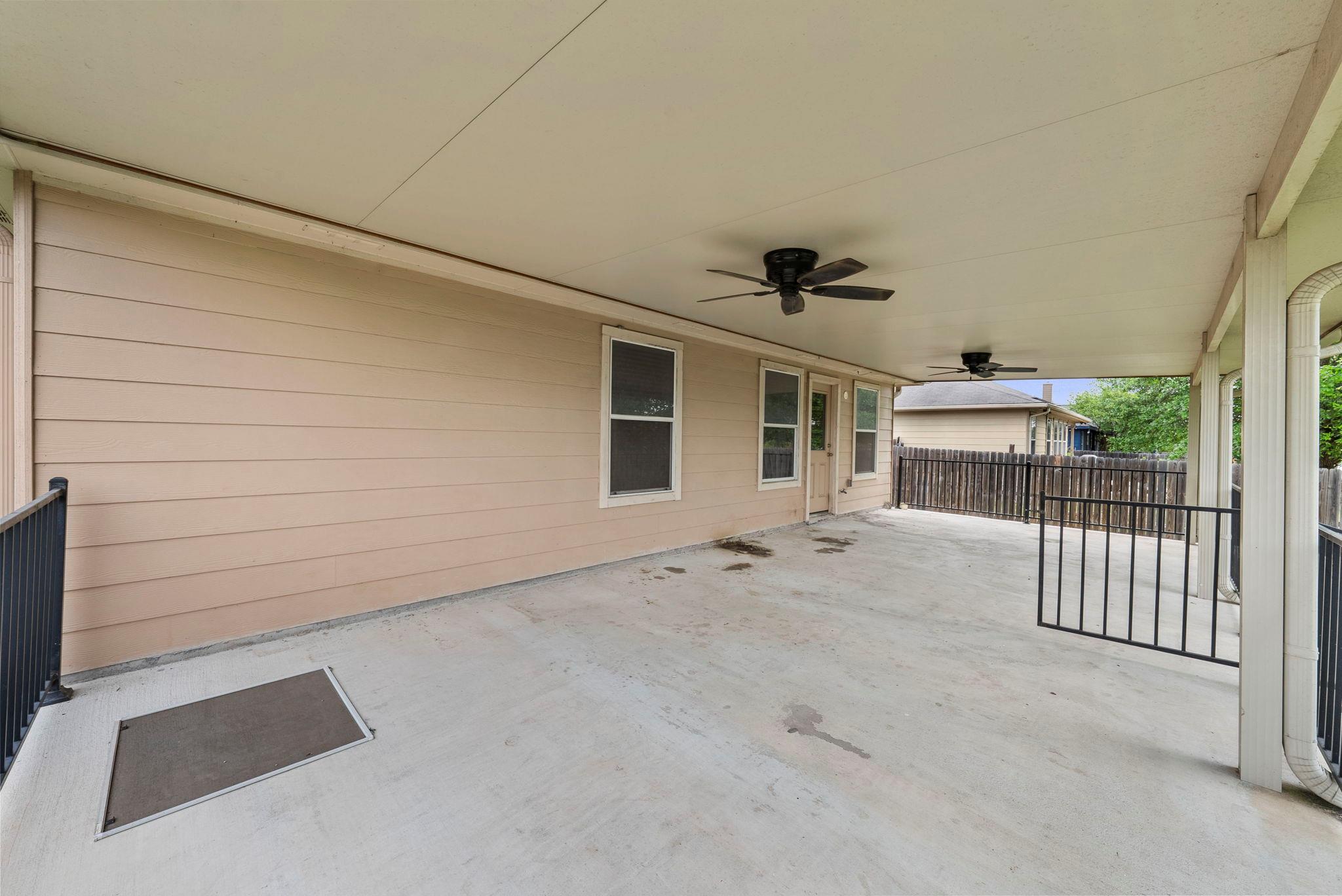 118 Camellia Dr, Hutto, TX 78634