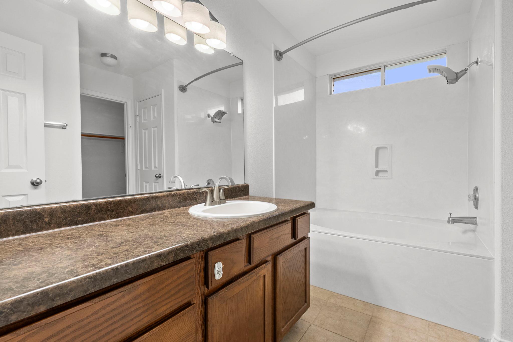 118 Camellia Dr, Hutto, TX 78634