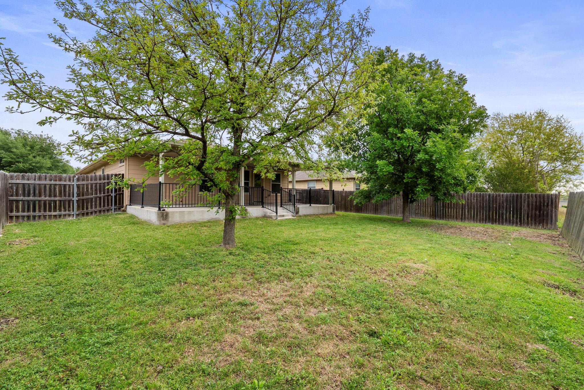 118 Camellia Dr, Hutto, TX 78634