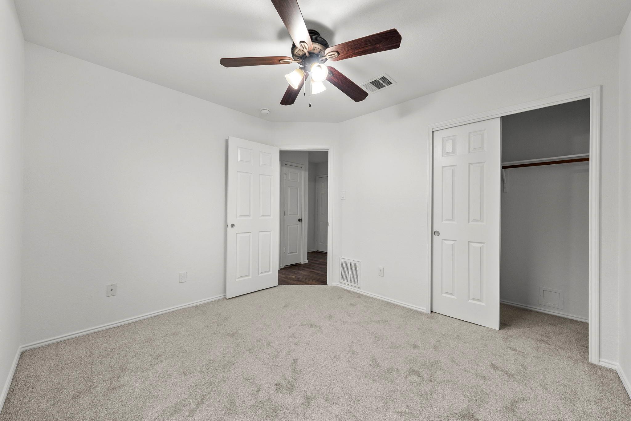 118 Camellia Dr, Hutto, TX 78634