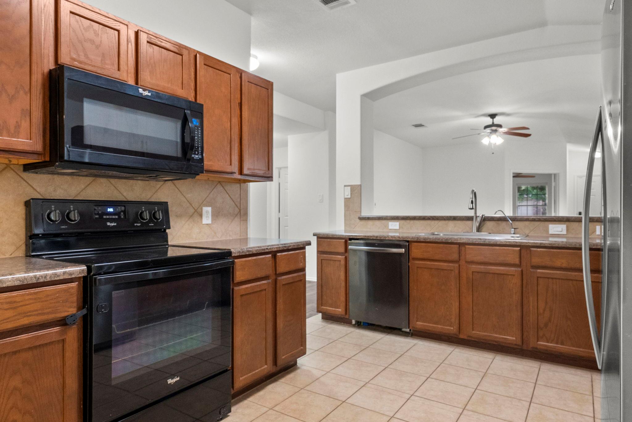 118 Camellia Dr, Hutto, TX 78634