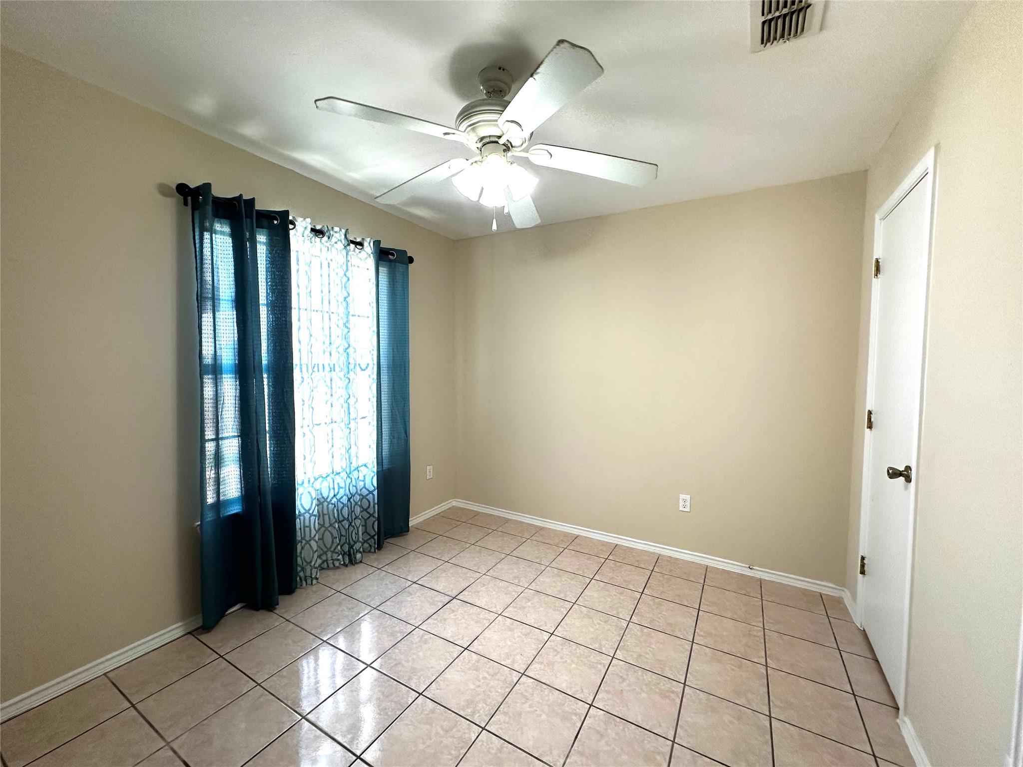 1041 Pasto Dr, Los Fresnos, TX 78566