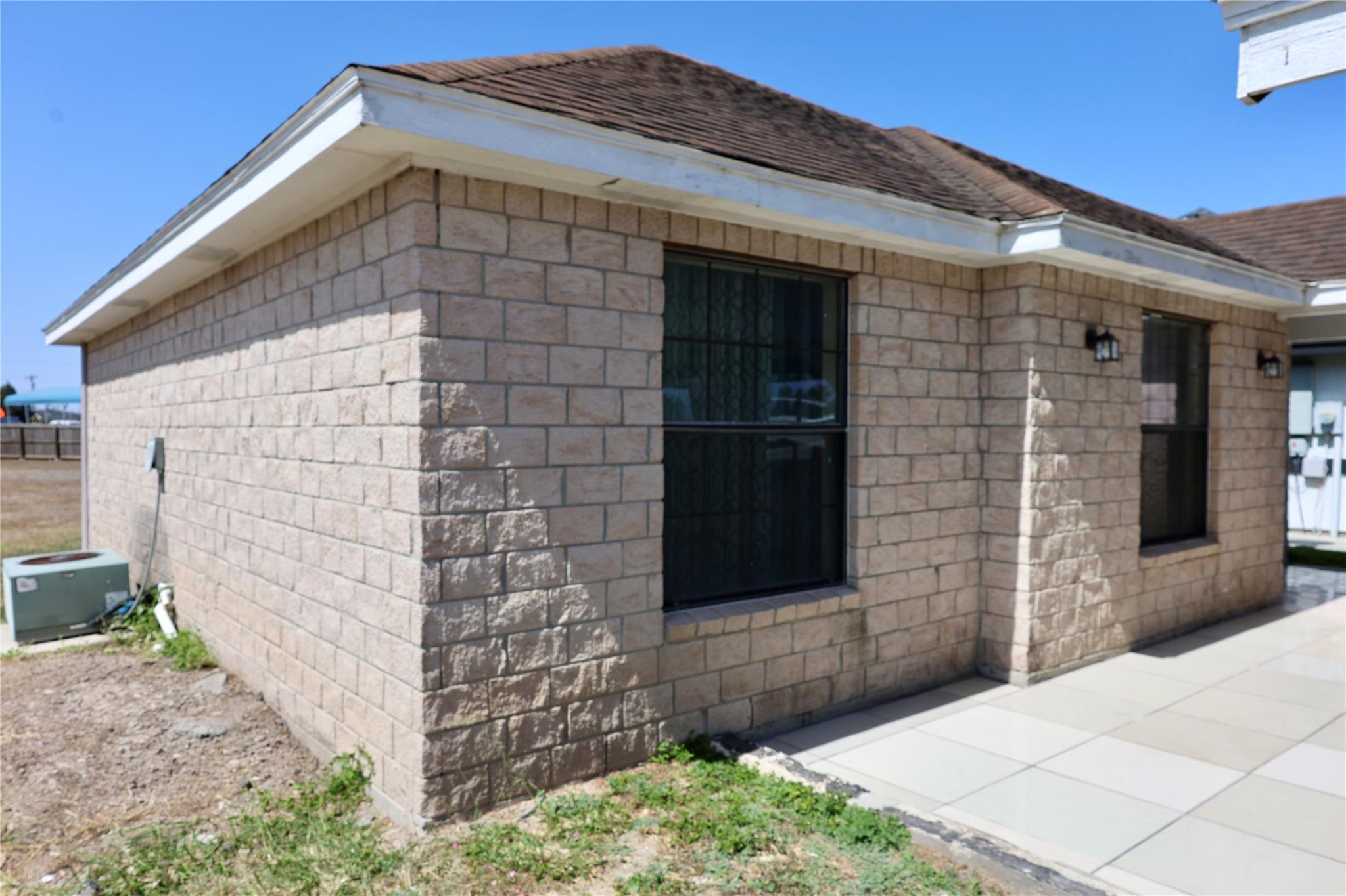 1041 Pasto Dr, Los Fresnos, TX 78566